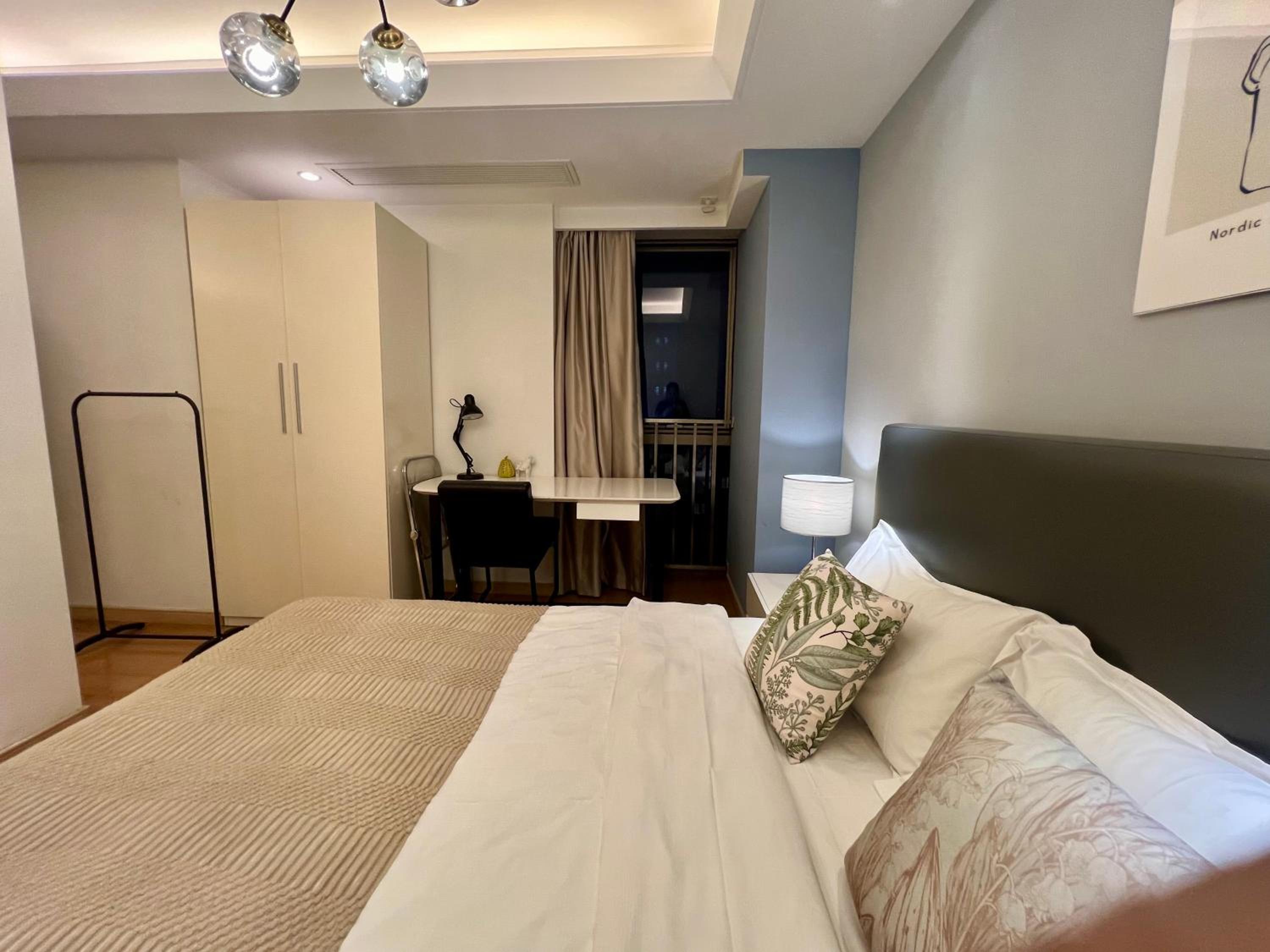 Shanghai Lerongju Boutique Apartment Metro Line 8 20meter