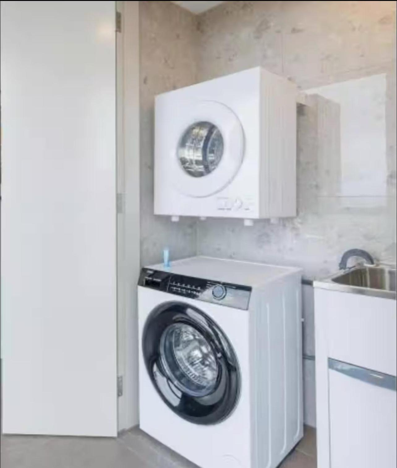 llBrand New beachside 2BR apt in prime Location photo 3