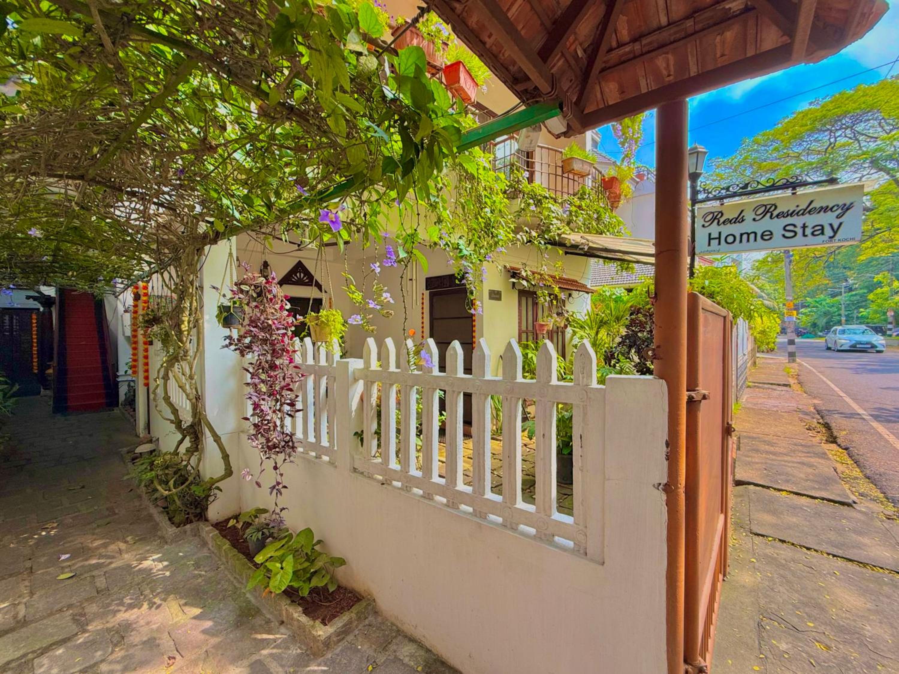 Reds Residency - Homestay