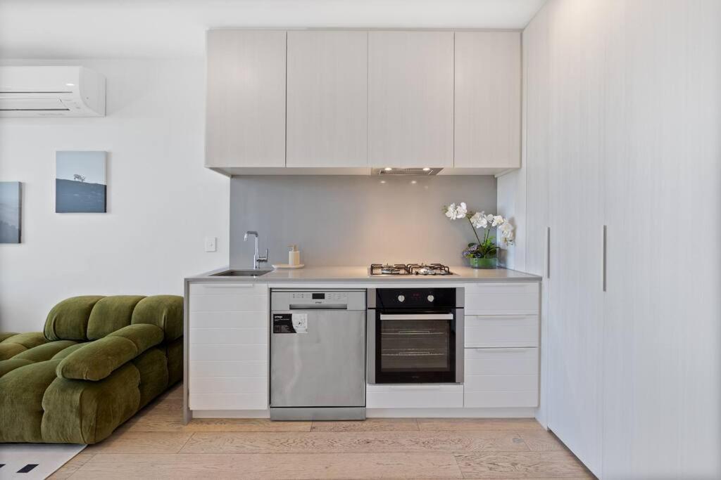 2Bed with Parking Next to Zoo and Parks