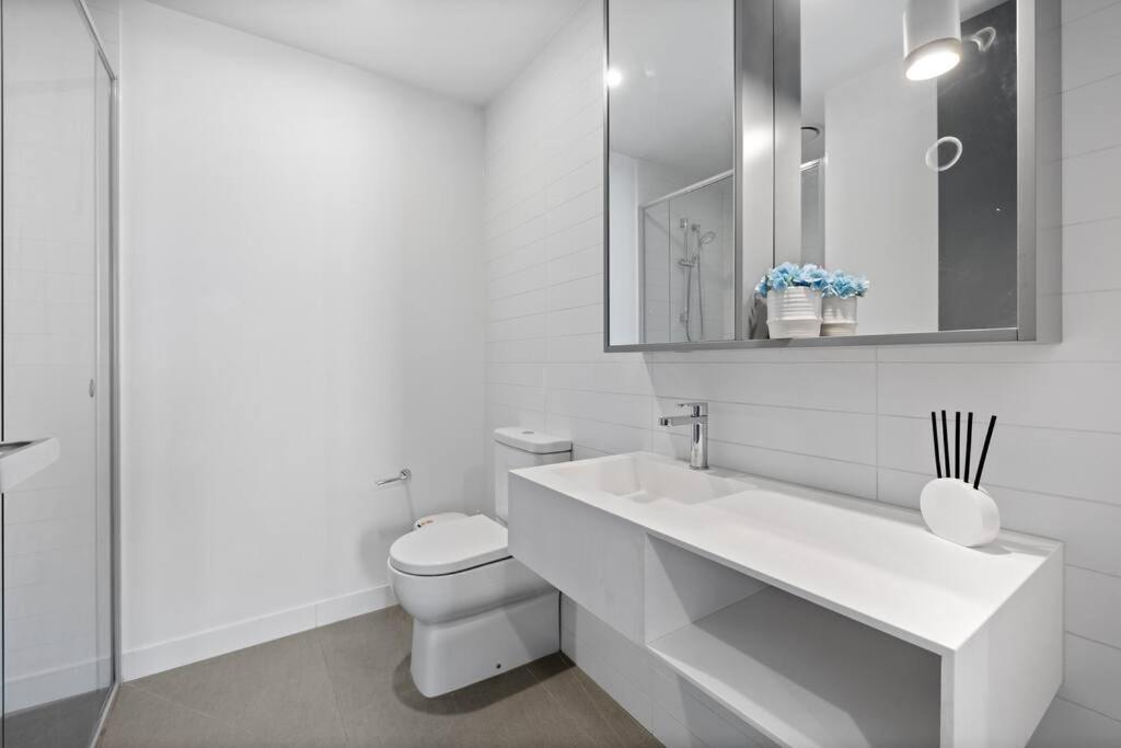 2Bed with Parking Next to Zoo and Parks