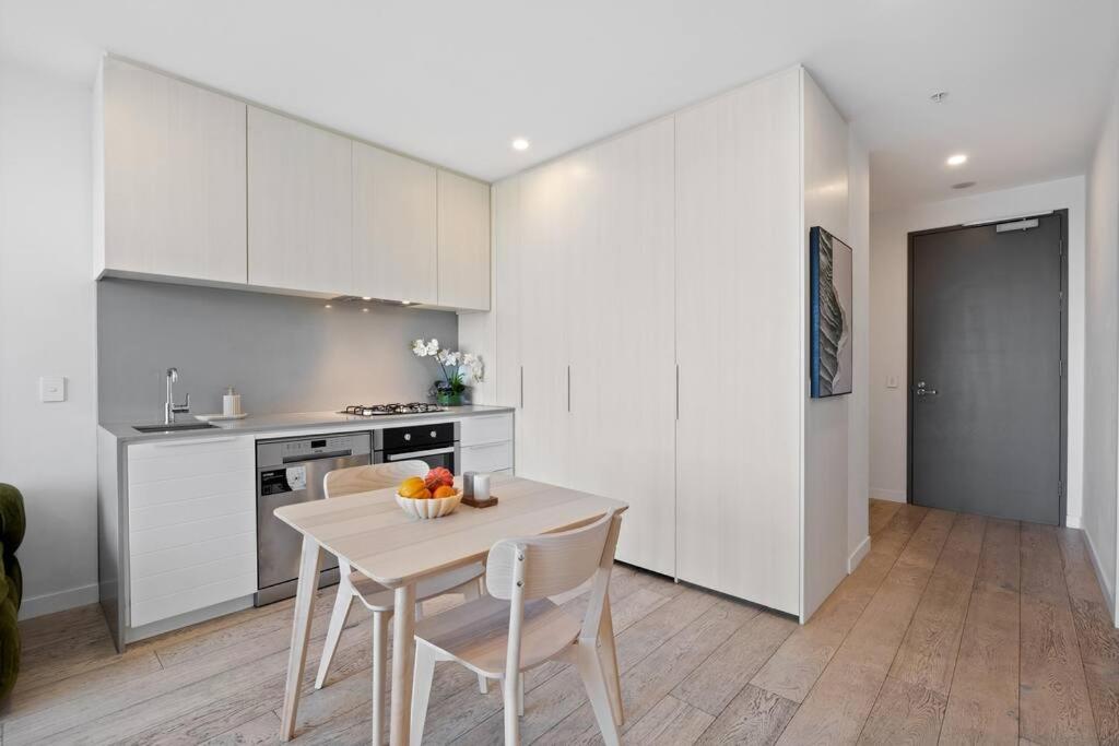 2Bed with Parking Next to Zoo and Parks