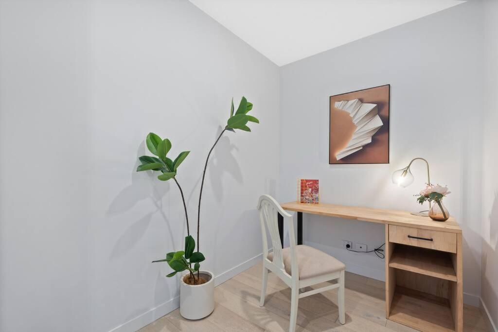 2Bed with Parking Next to Zoo and Parks