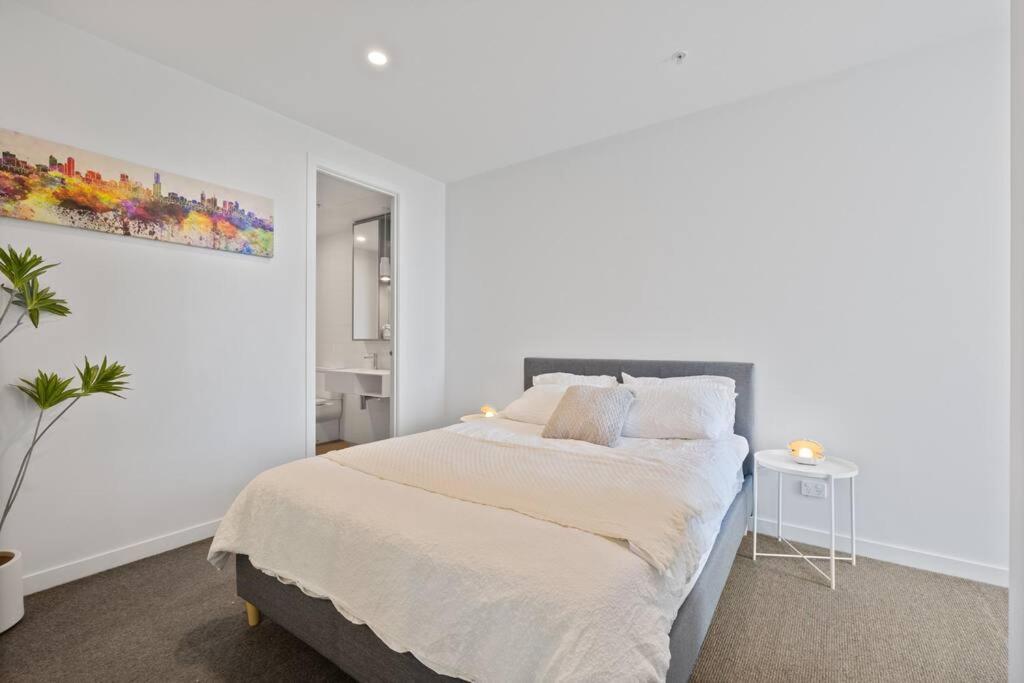 2Bed with Parking Next to Zoo and Parks