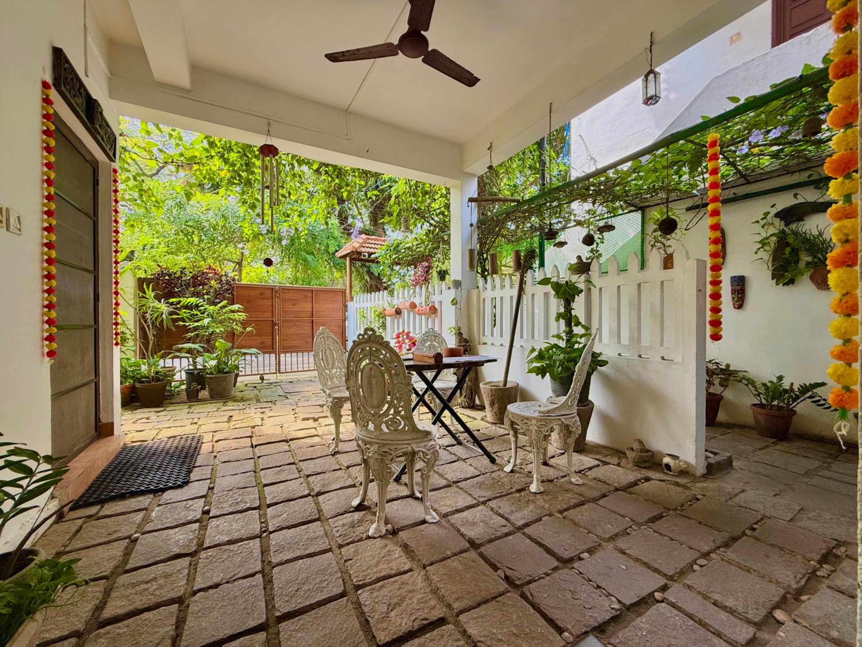 Reds Residency - Homestay