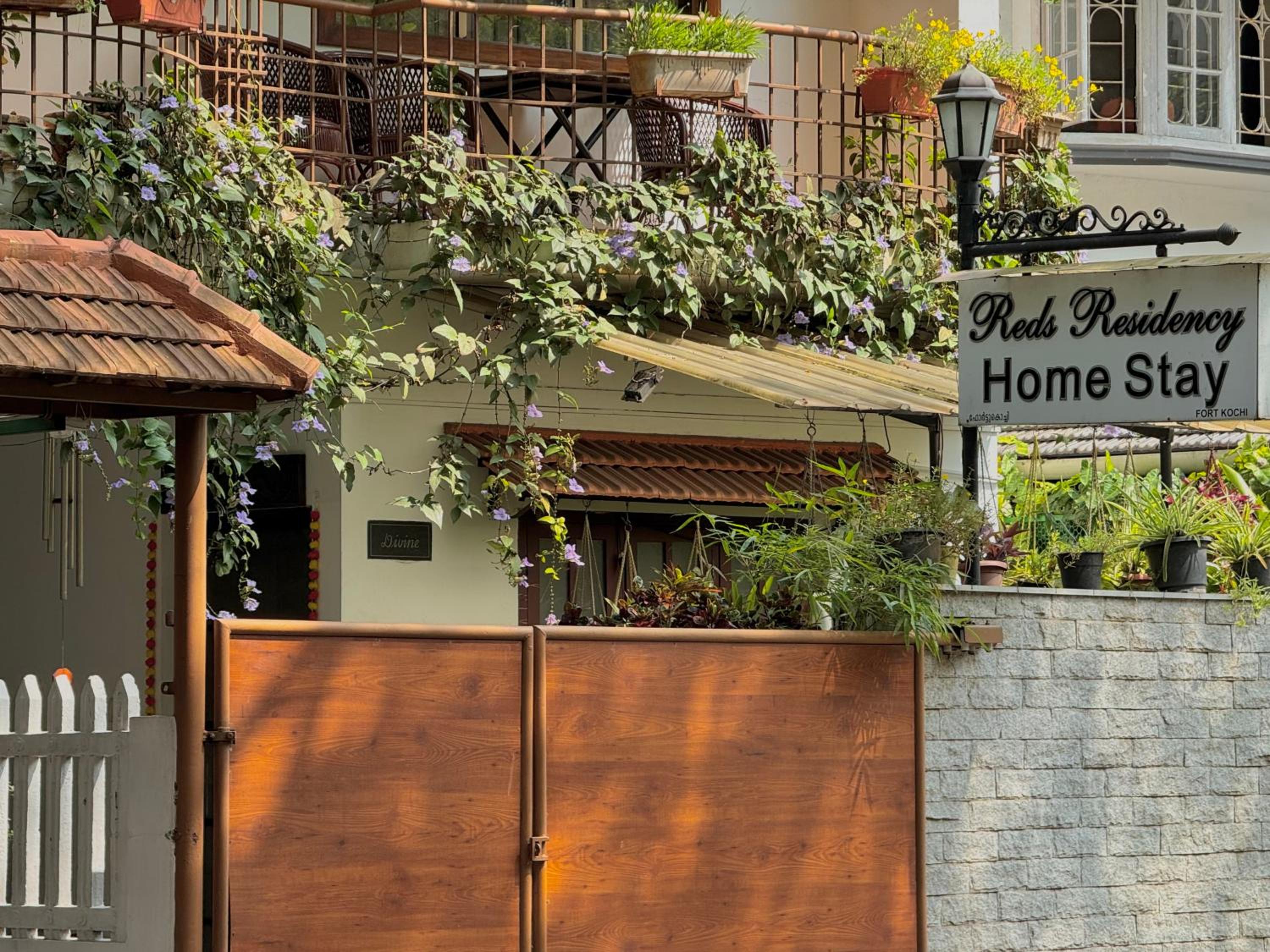 Reds Residency - Homestay