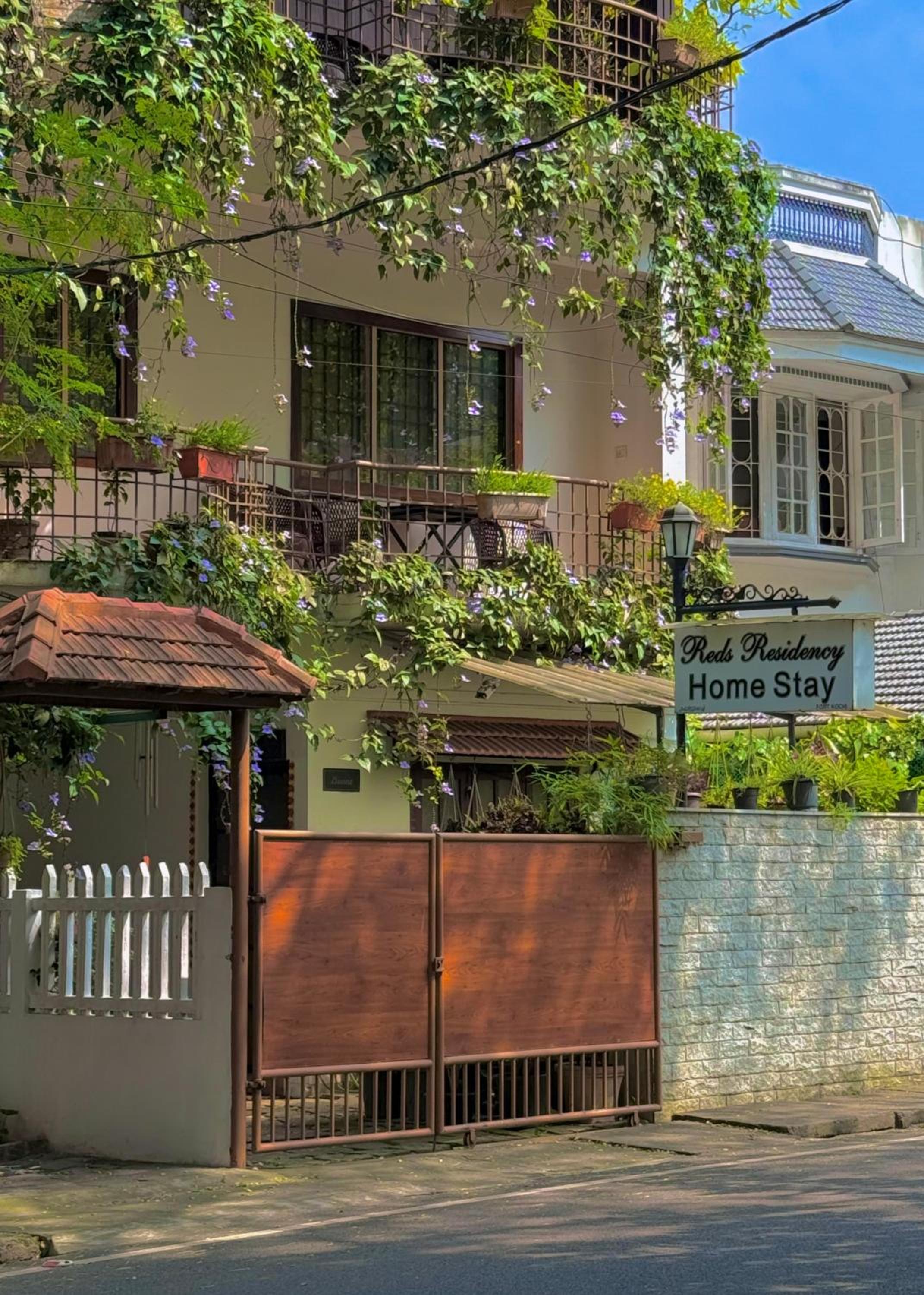Reds Residency - Homestay