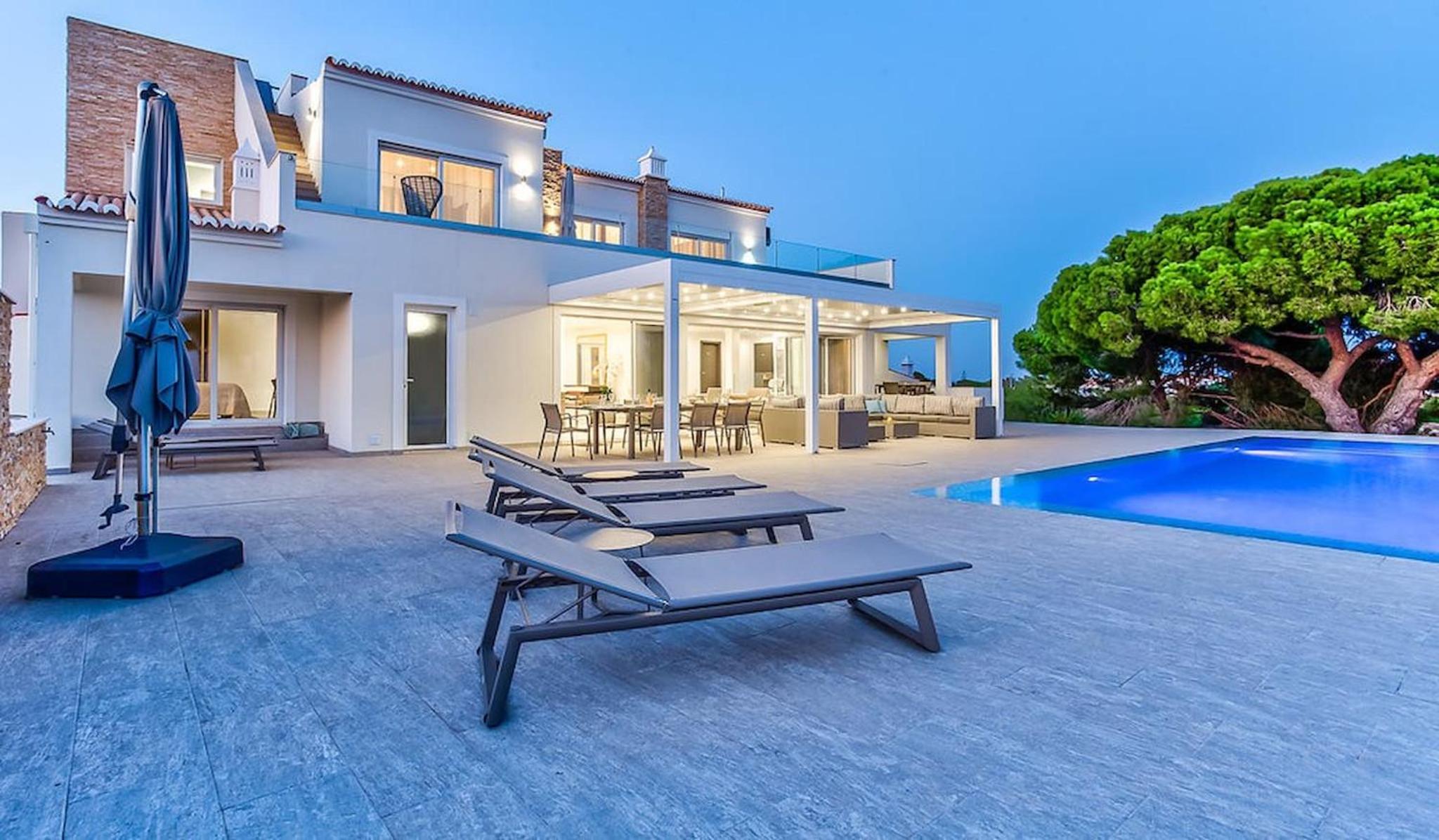 Villa Goldeneye - Luxury 6 Bedroom Villa view 3