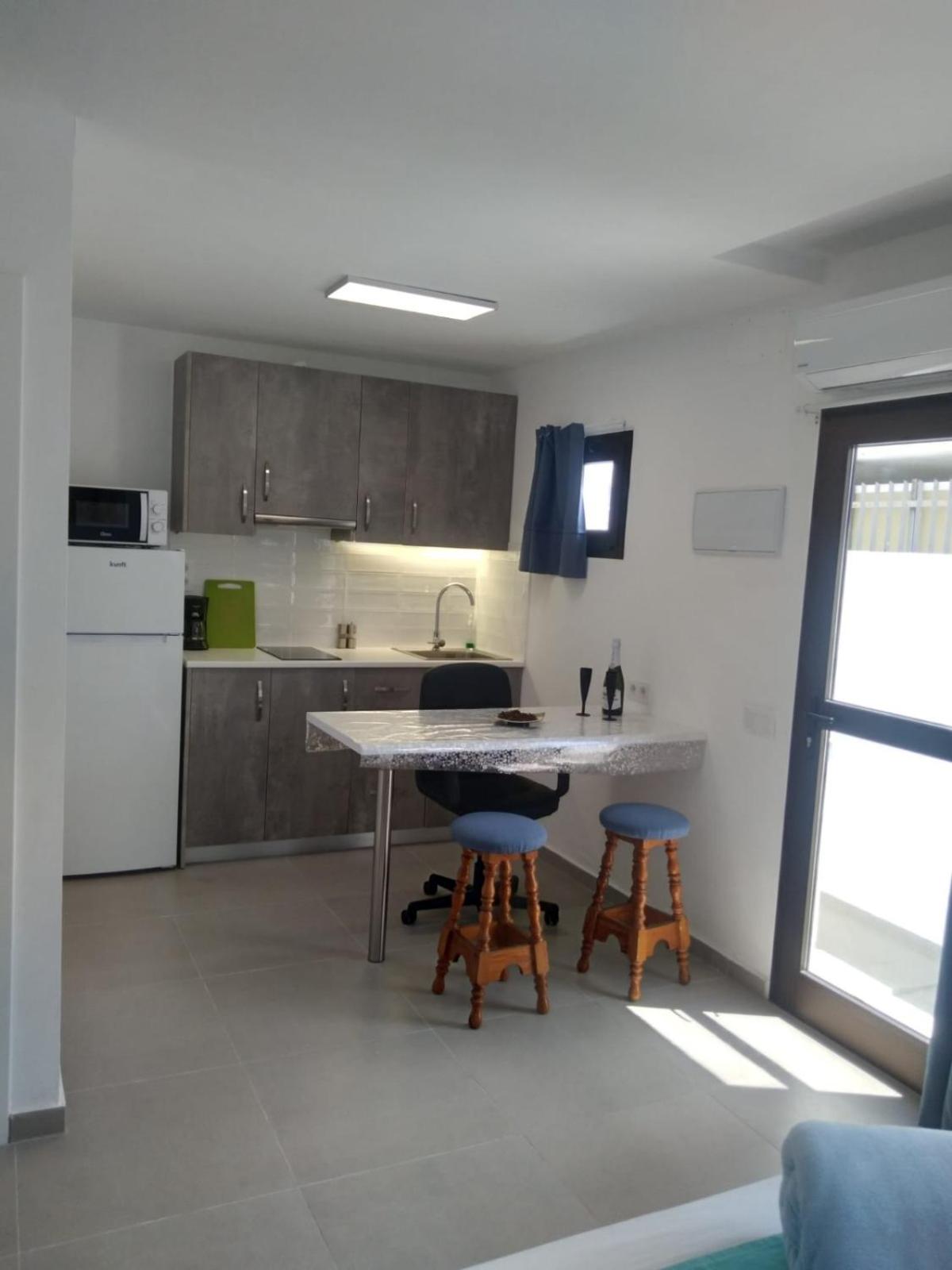 Yumbo Rainbow Homes D en Maspalomas — kitchen
