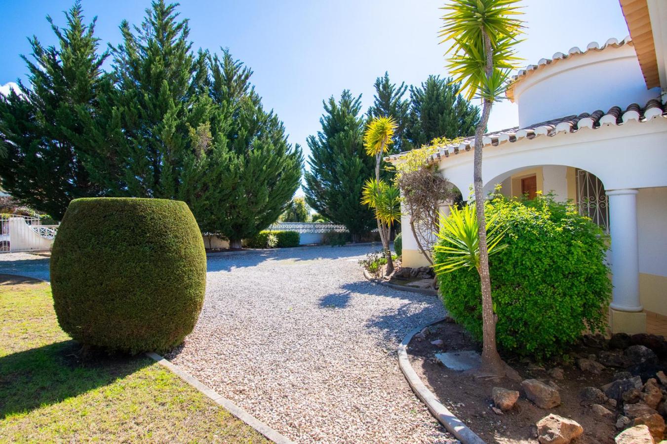 Villa La Pausa - Serene 3-Bedroom Retreat with Heated Pool view 5