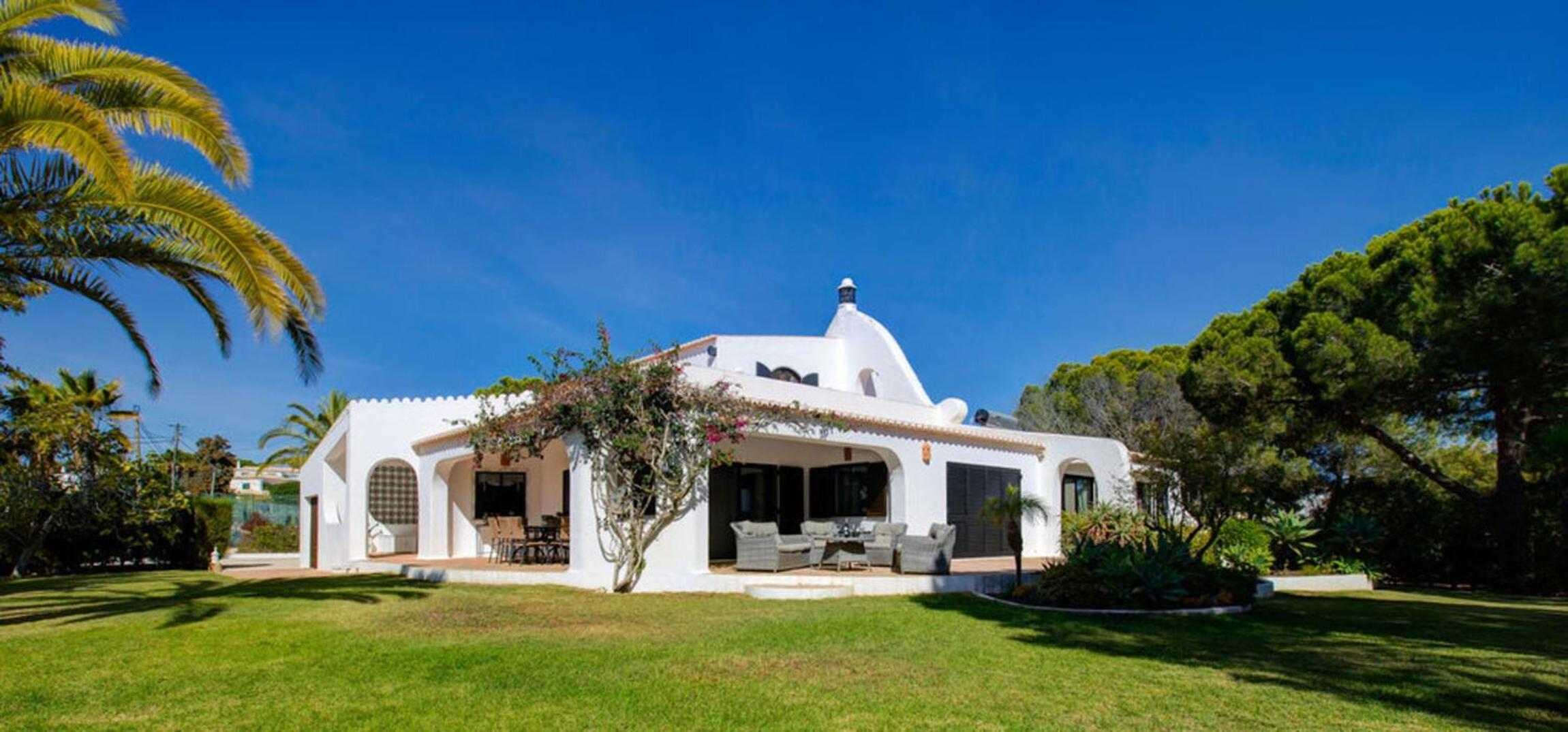Villa Barlavento - Stunning 4-Bedroom Villa with Tennis Court view 4