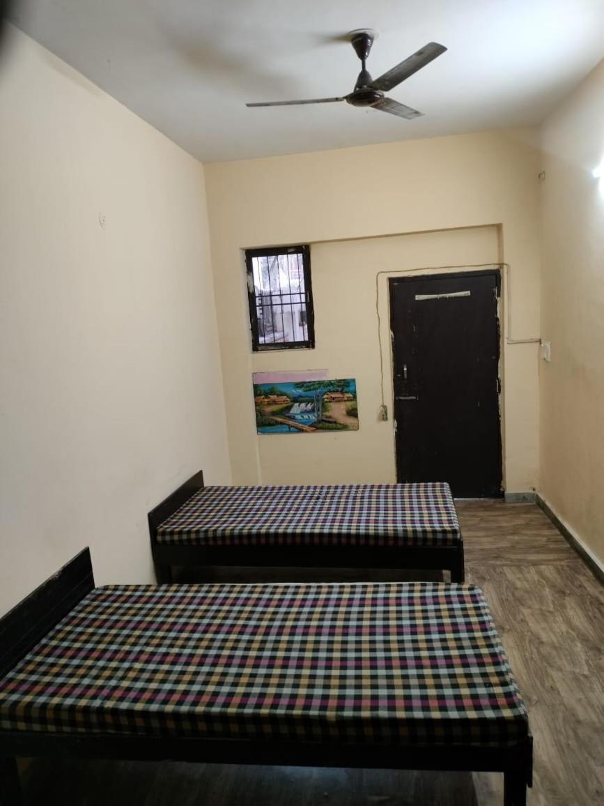 Noida Inn by GuestLo view 5
