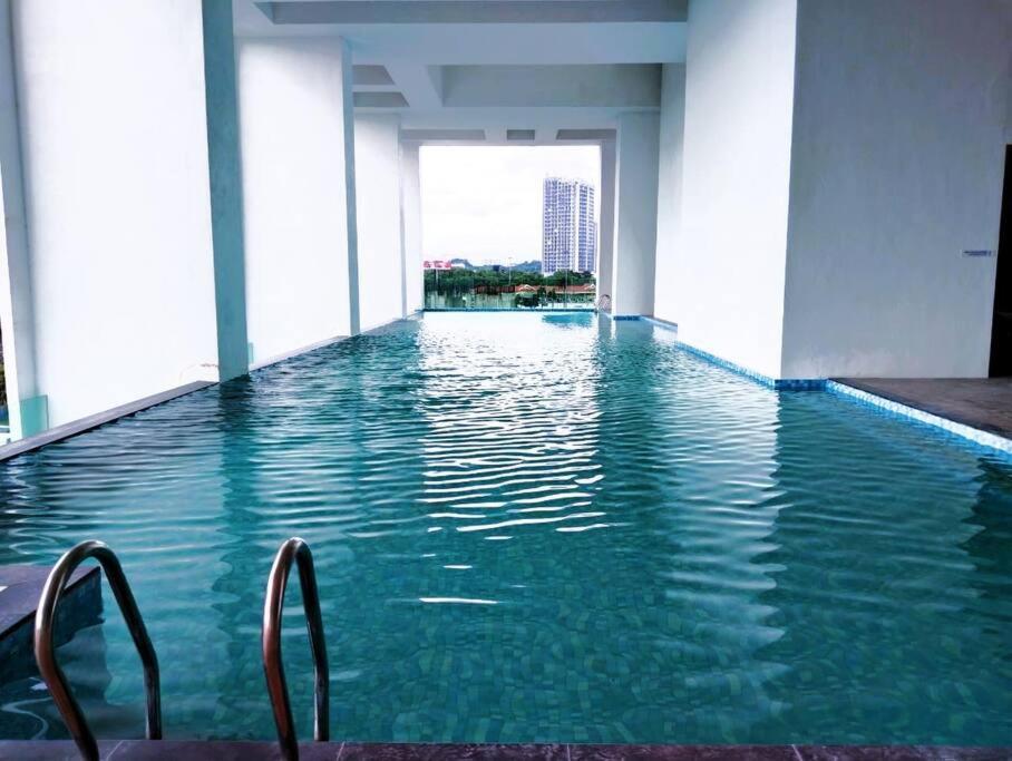 X - The Lumo - Edumetro SEGi College Subang Jaya Sunway Lagoon Monash Taylor Universiti