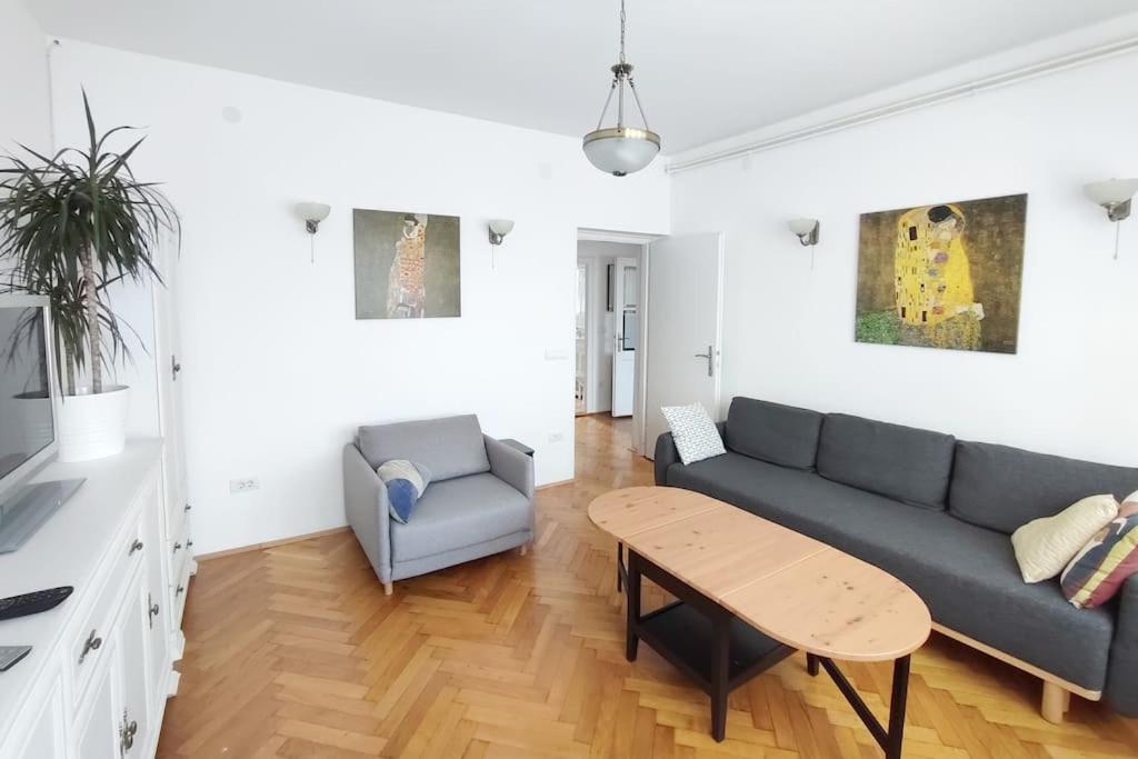Central apt Jovanova