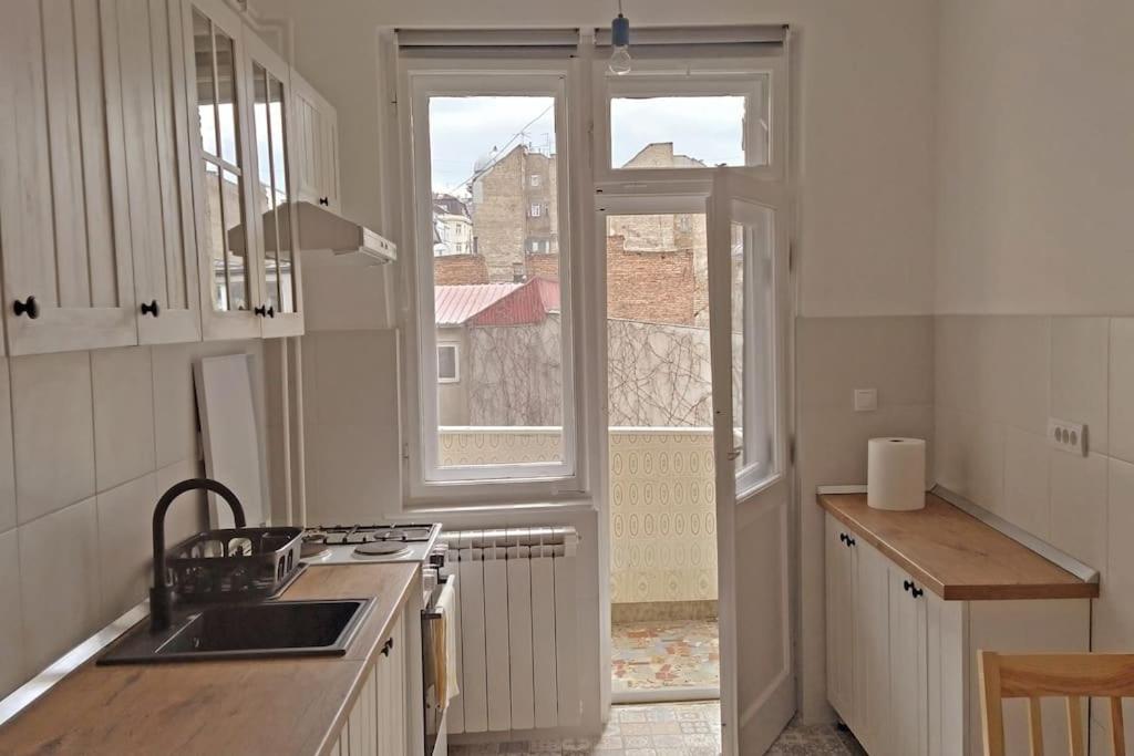 Central apt Jovanova