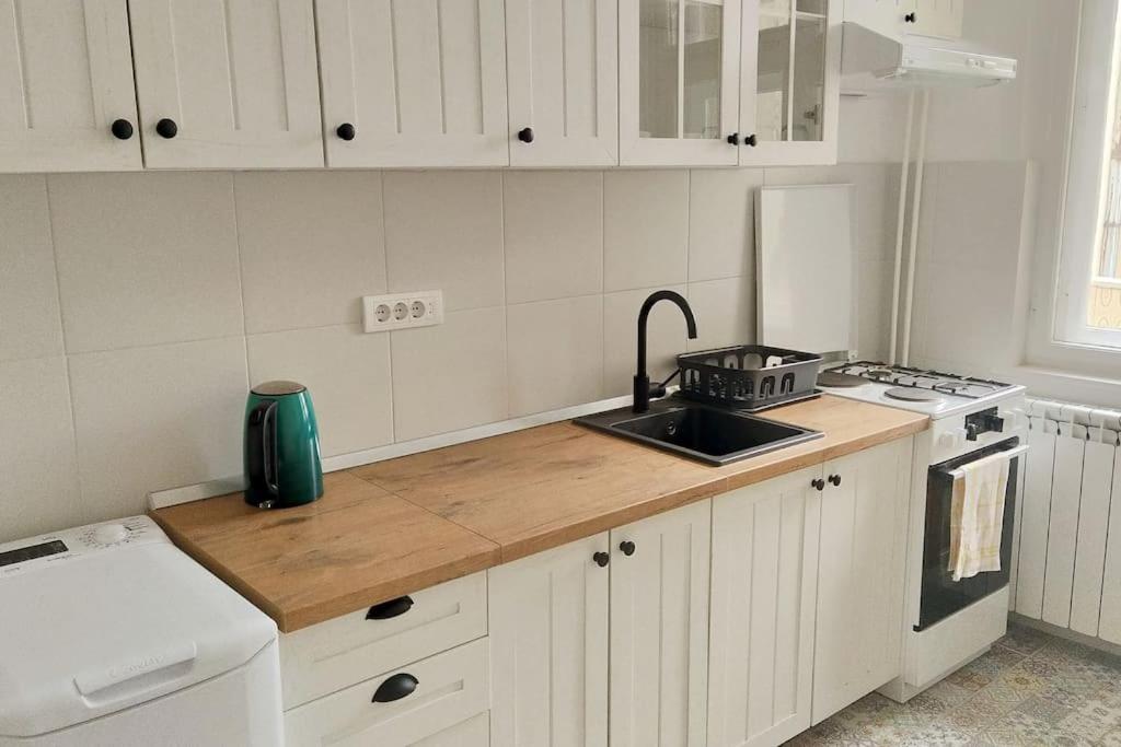 Central apt Jovanova