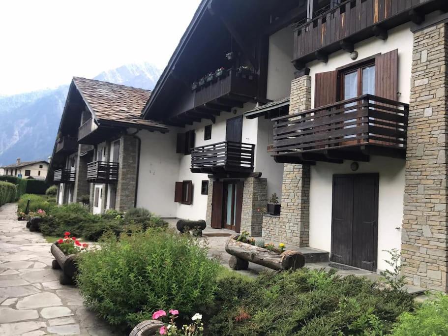 Courmayeur 2BR 2BA Terrace, Amazing View & Parking view 2