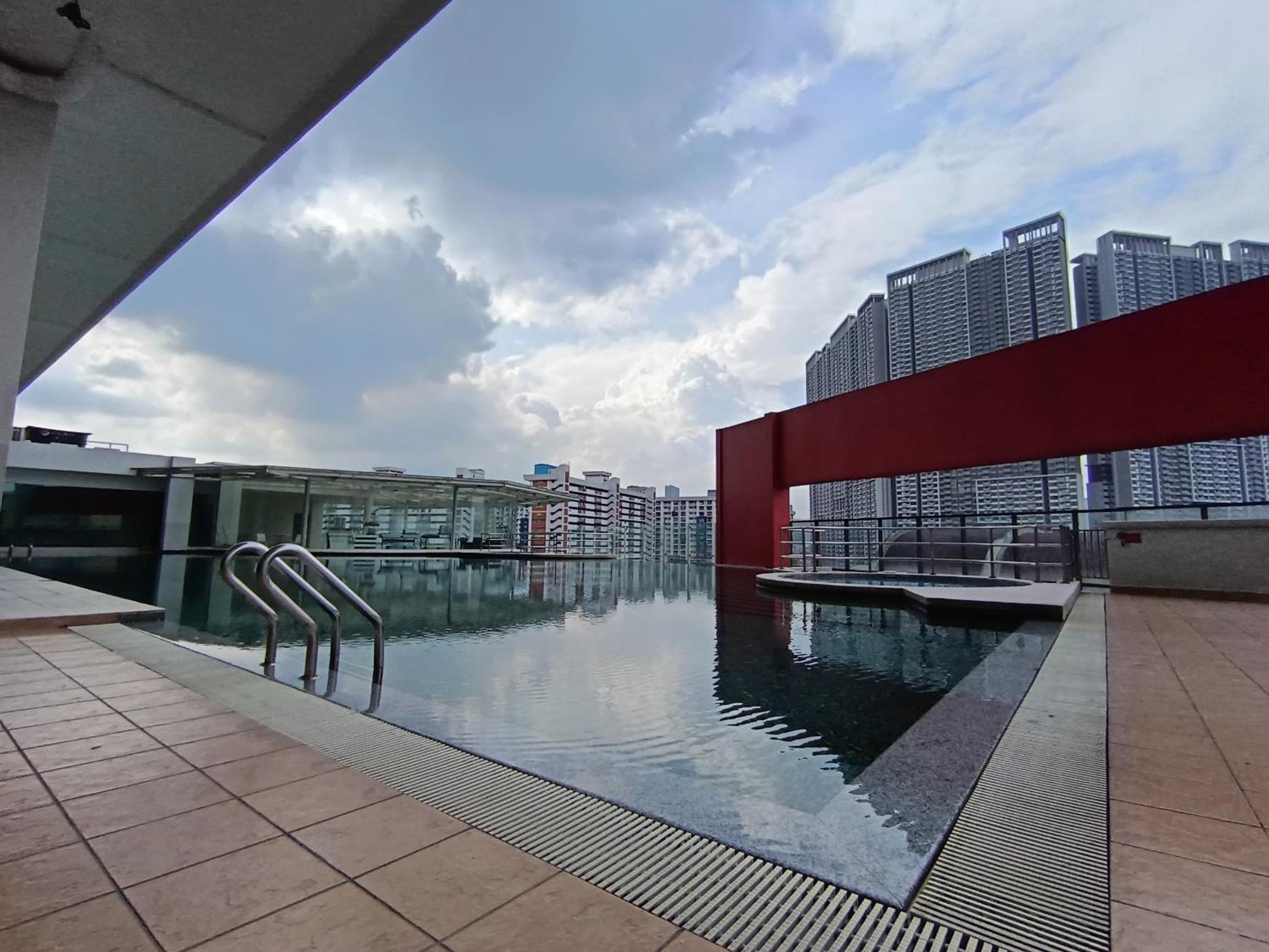 Relaxing Muji Retreat with Jacuzzi, Retro Games, MRT