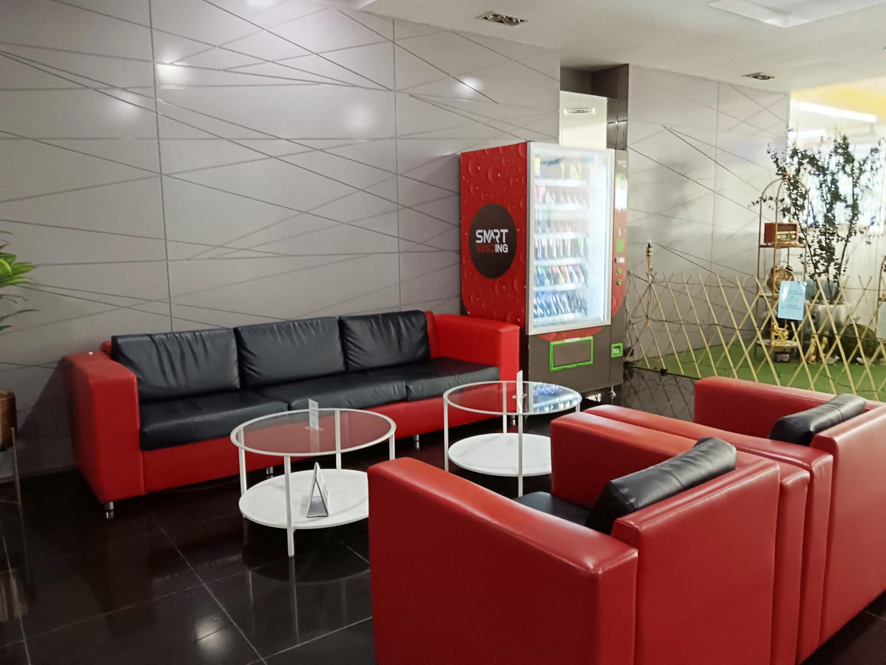 Relaxing Muji Retreat with Jacuzzi, Retro Games, MRT