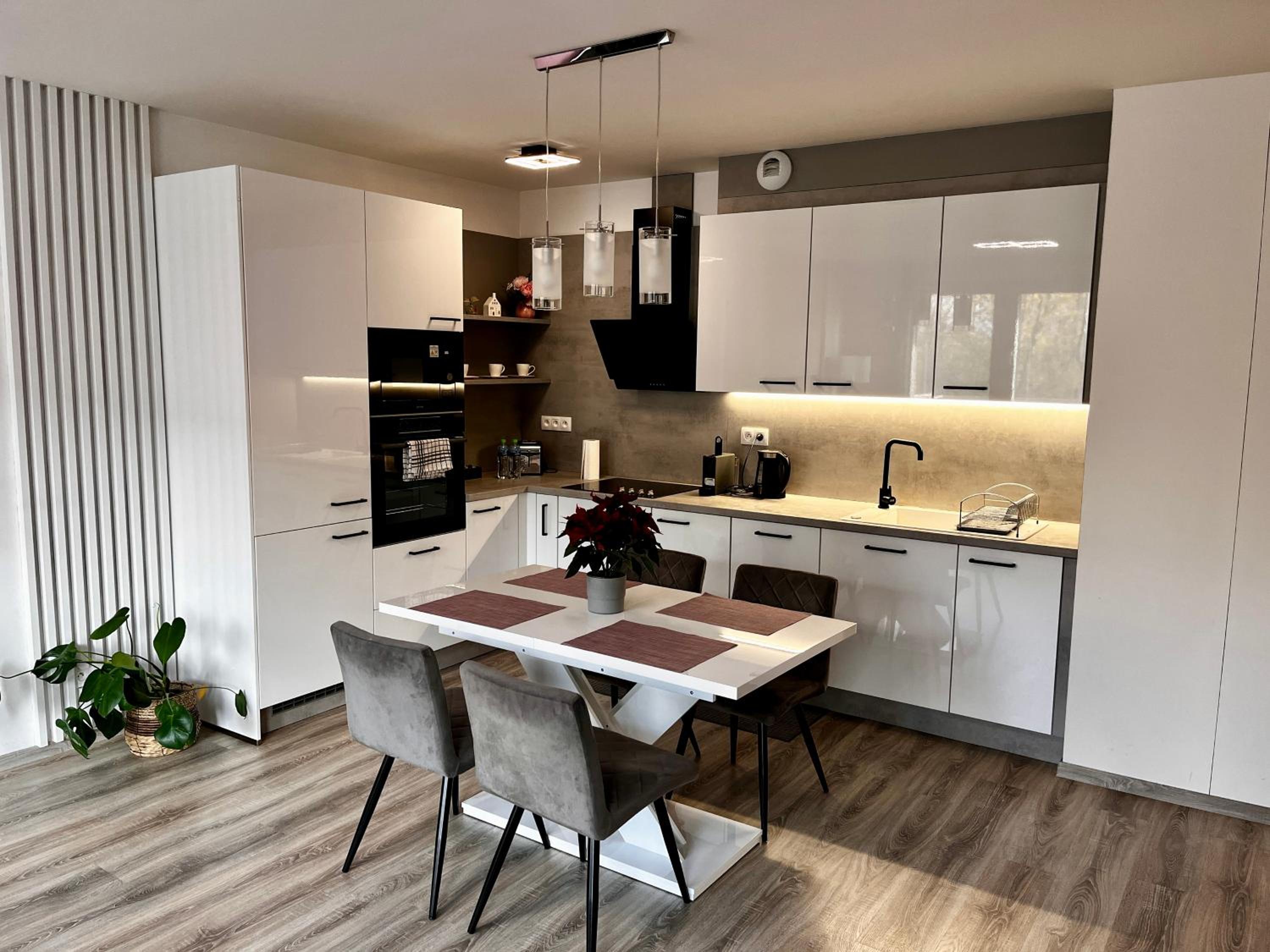 New 3-room Apartment next to Bratislava Airport - FREE PARKING view 2