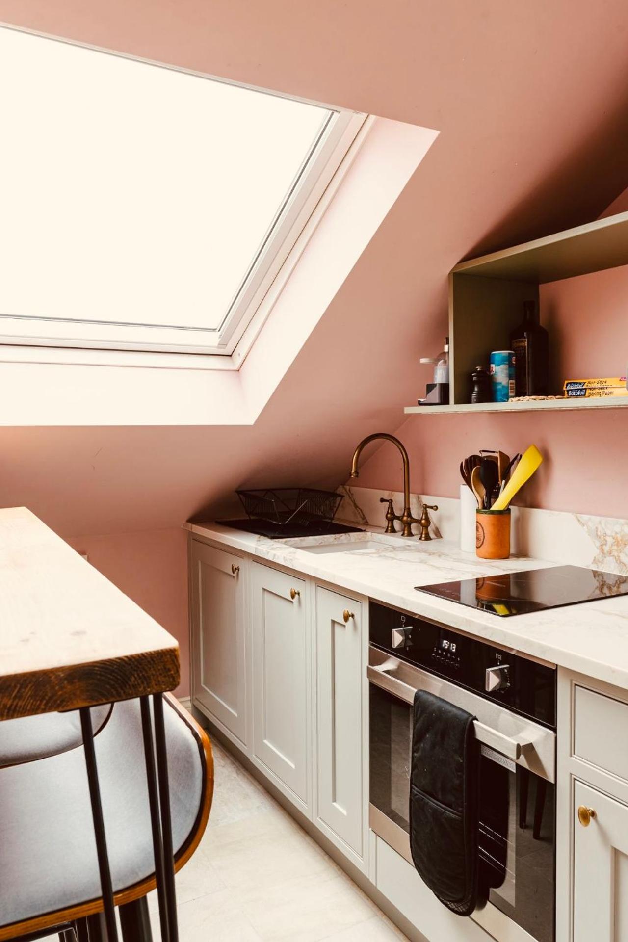 Private Comfortable Loft Apt in Superb Period Home
