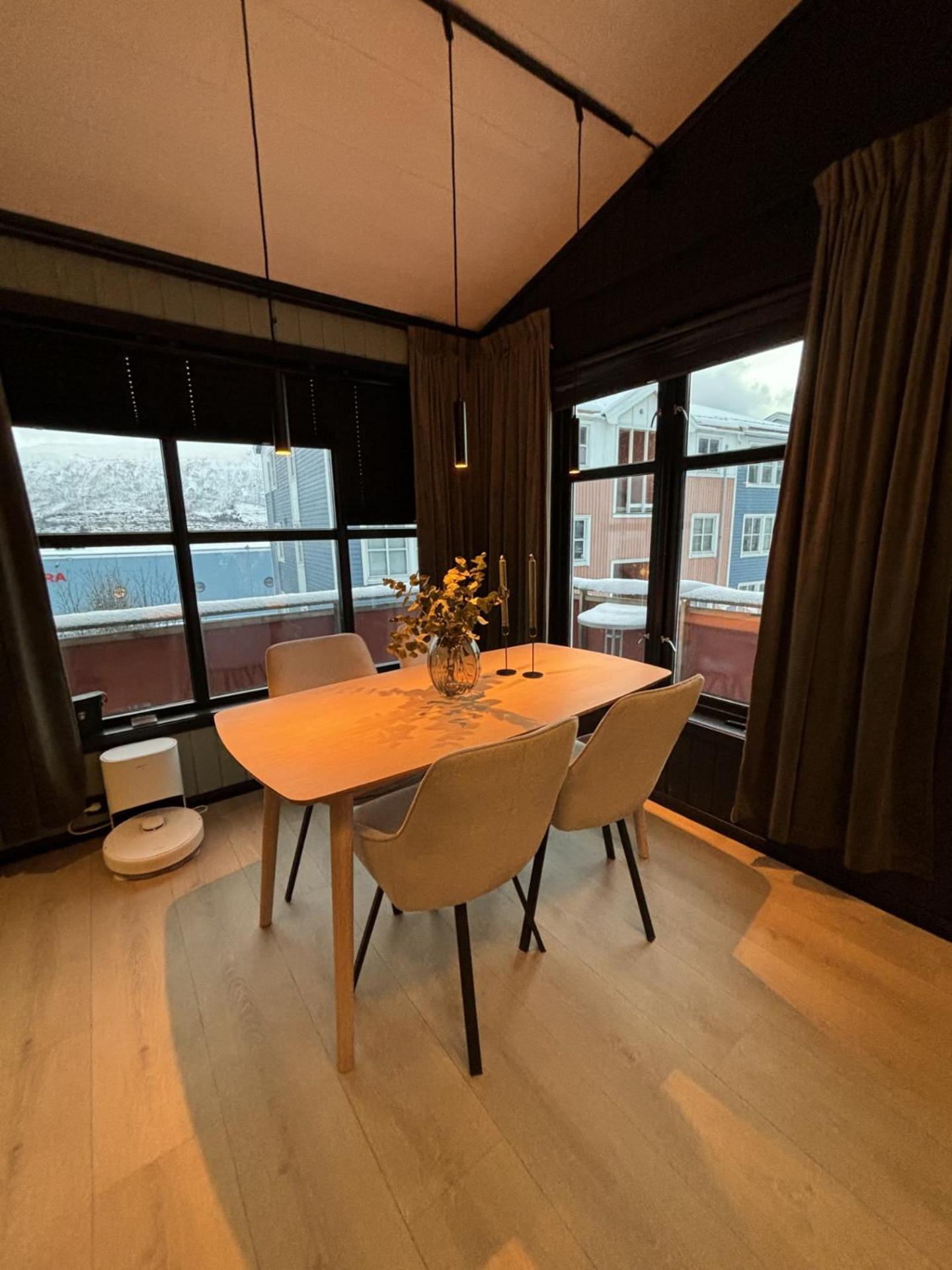 Cozy central apartment with free parking Tromsø island view 3