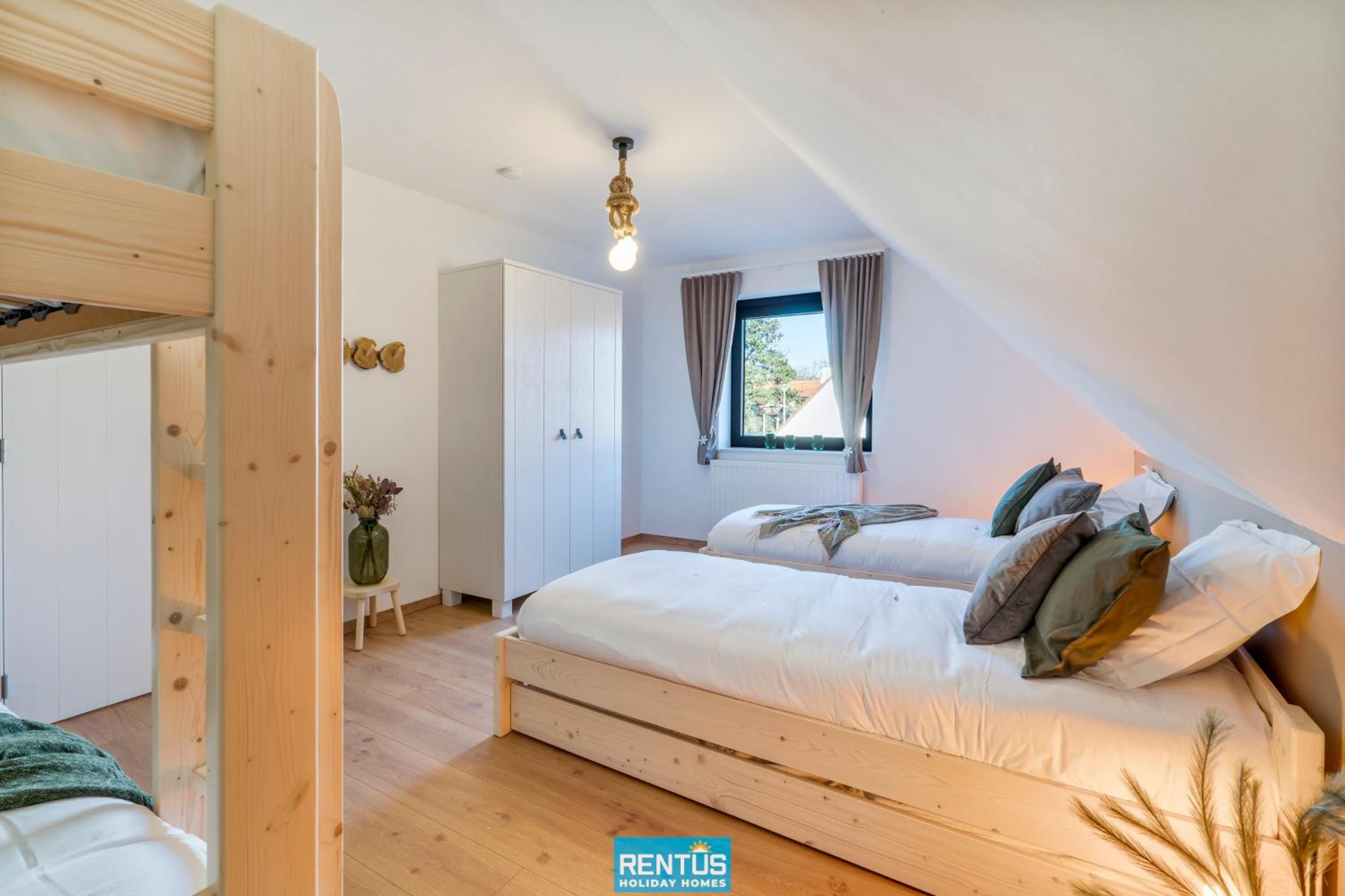 Villa Sailing-large luxury house in quiet location