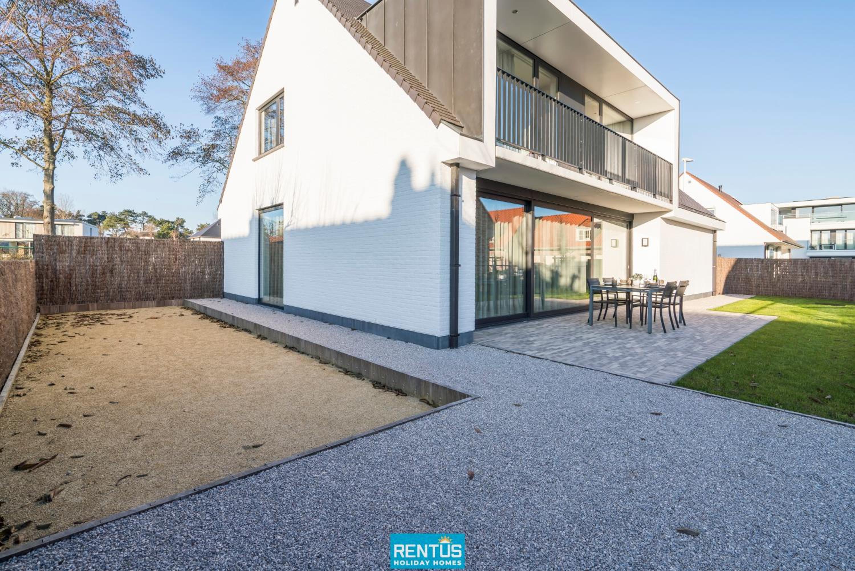 Villa Sailing-large luxury house in quiet location