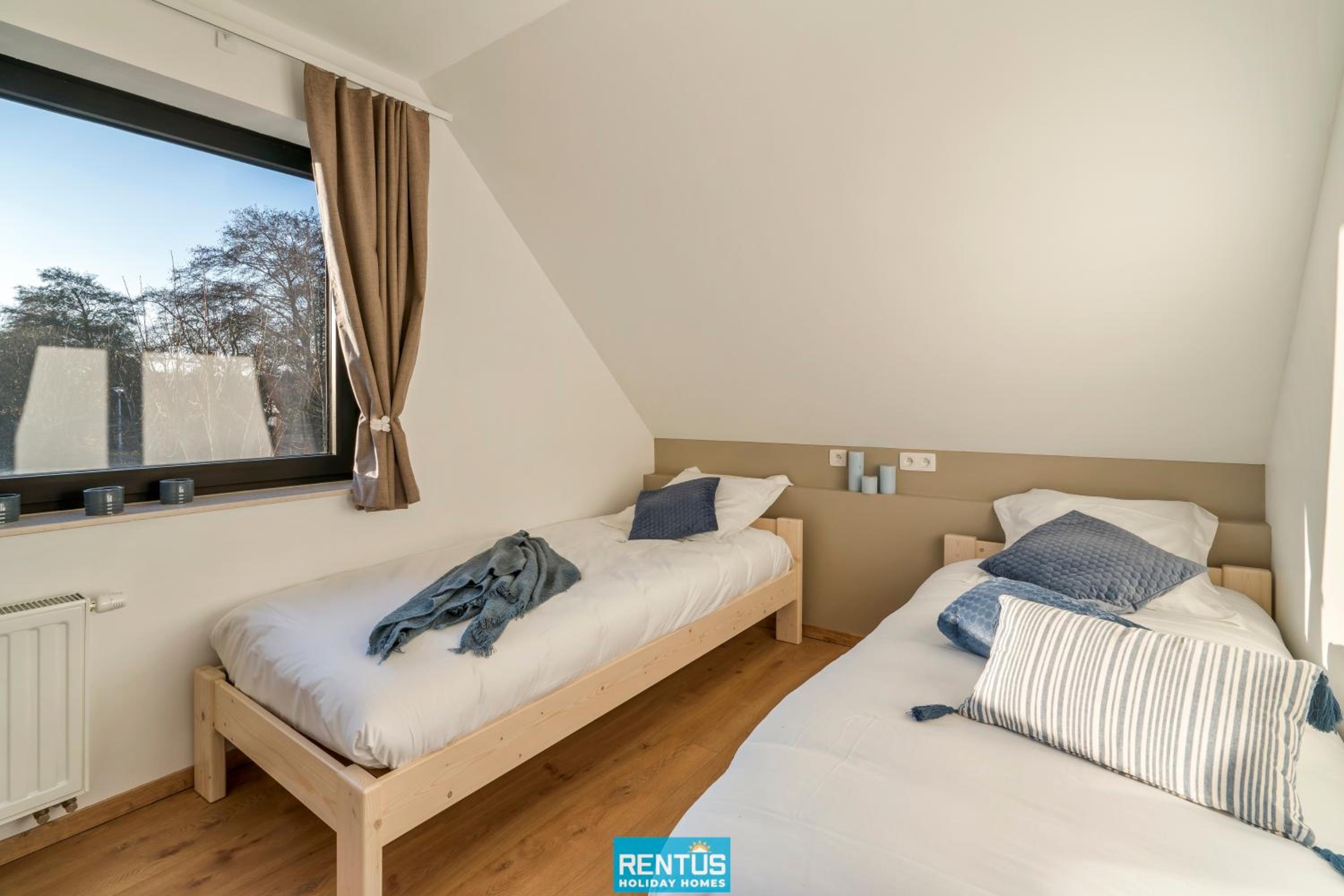 Villa Sailing-large luxury house in quiet location