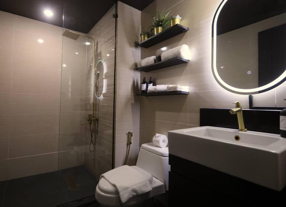 Italian Style Unit in Venice Luxury Residences view 3