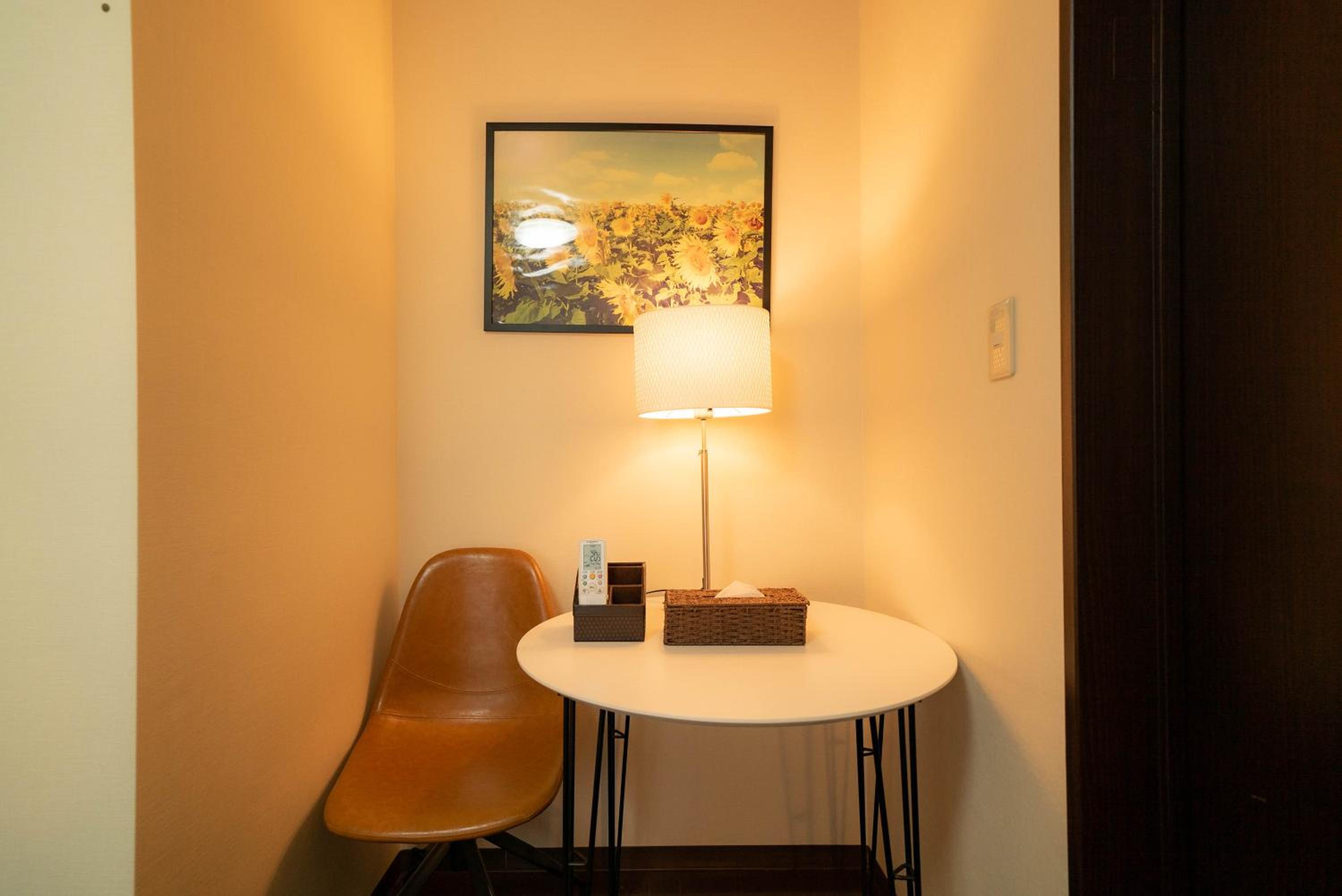 Luxury villa with comfy Kingbeds Near train station