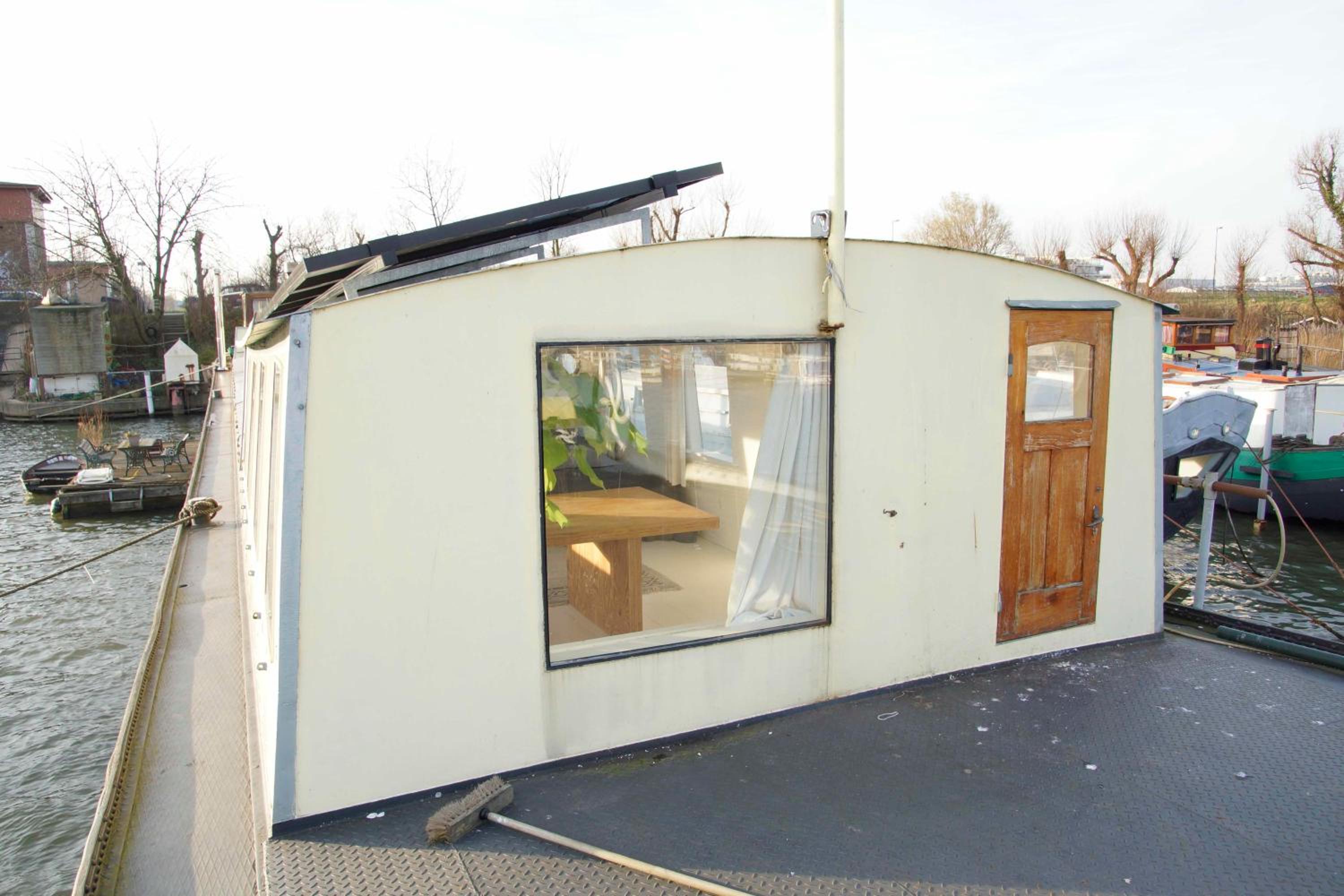 The Island Houseboat photo 2