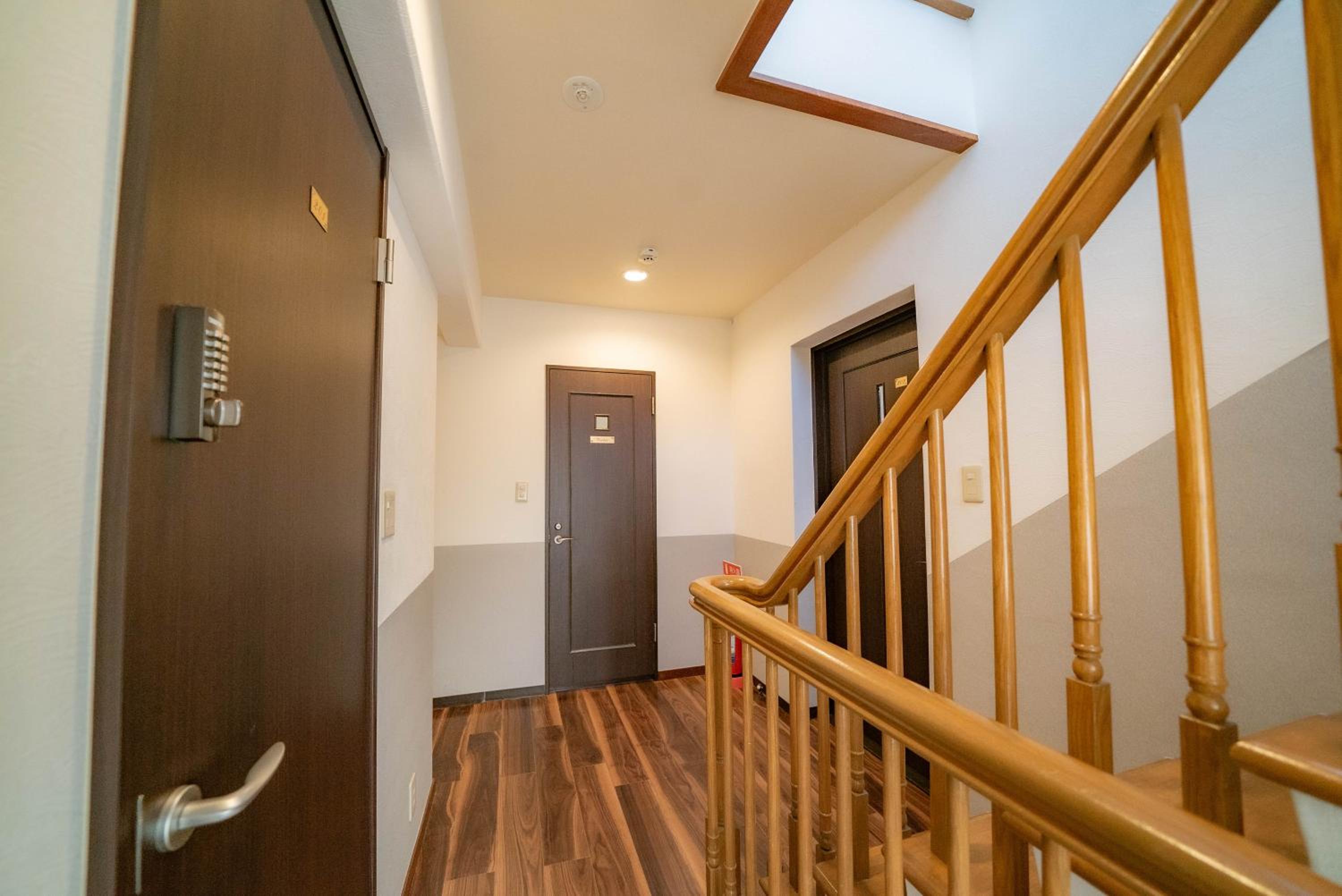 Luxury villa with comfy Kingbeds Near train station