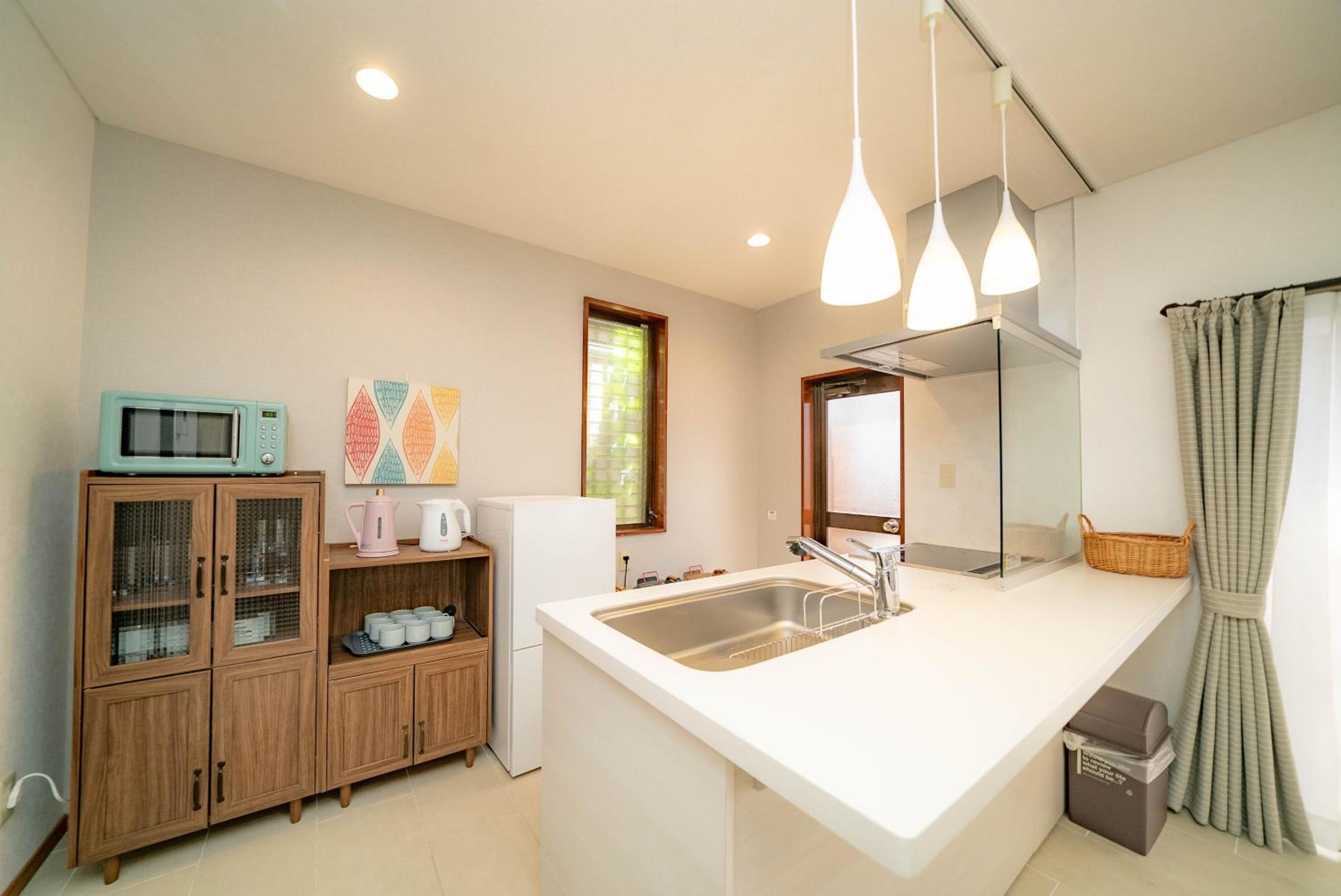 Luxury villa with comfy Kingbeds Near train station