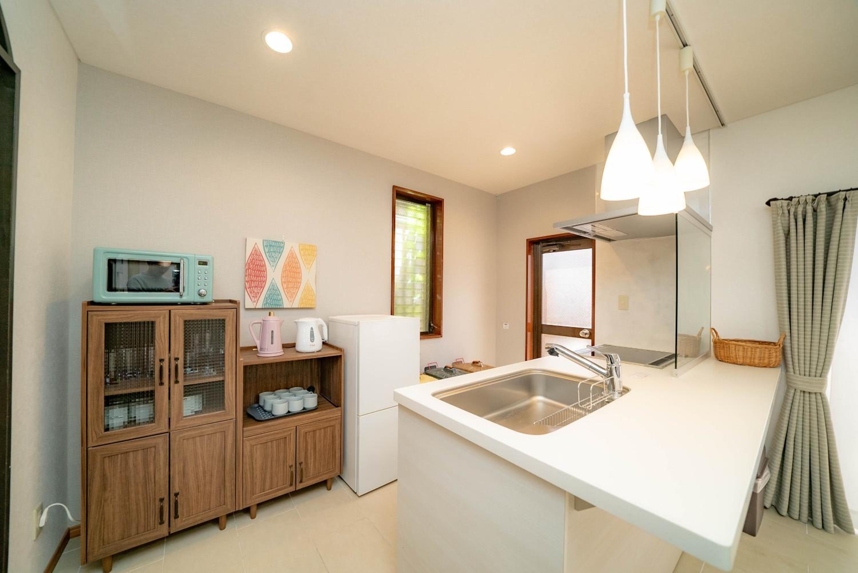 Luxury villa with comfy Kingbeds Near train station