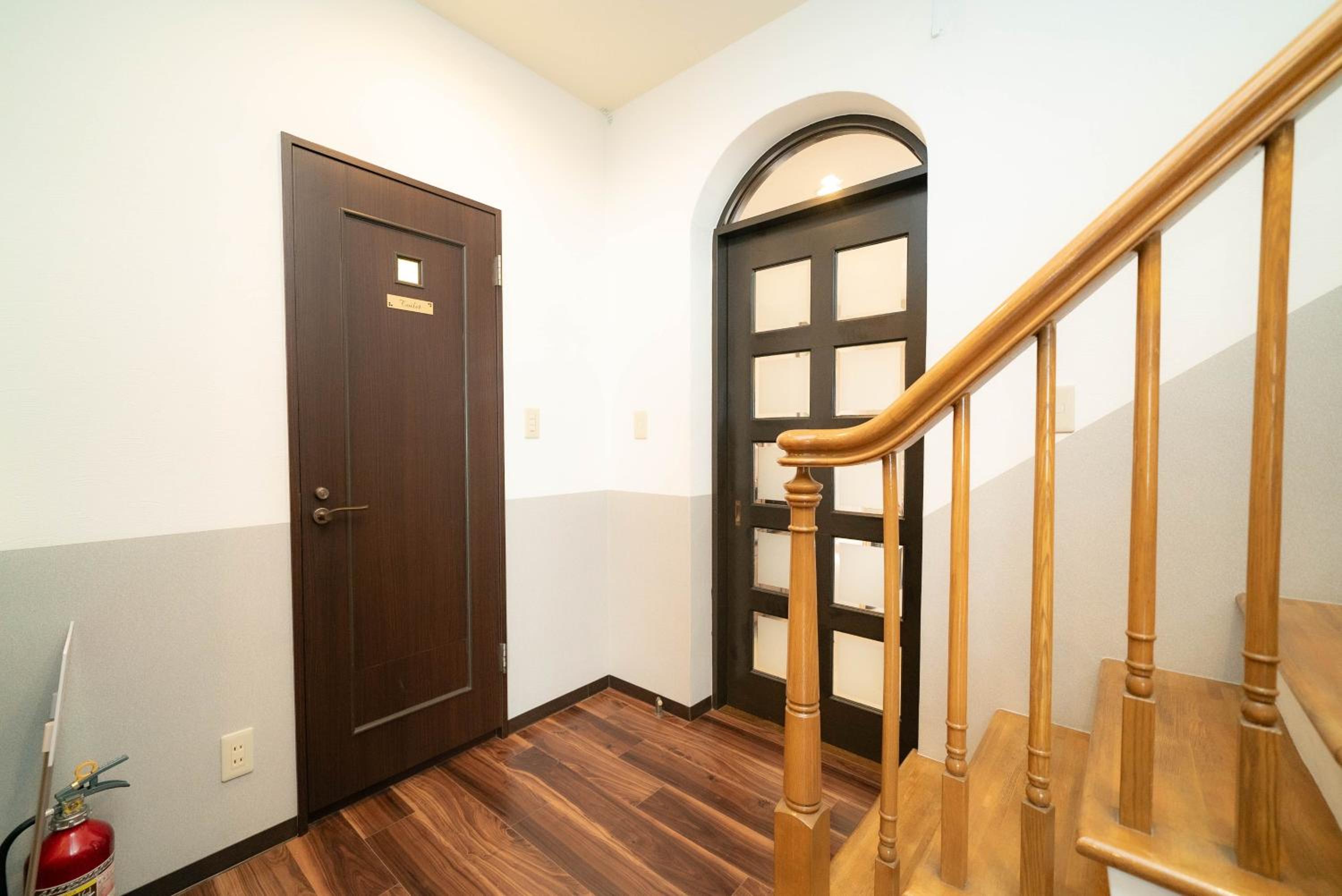 Luxury villa with comfy Kingbeds Near train station