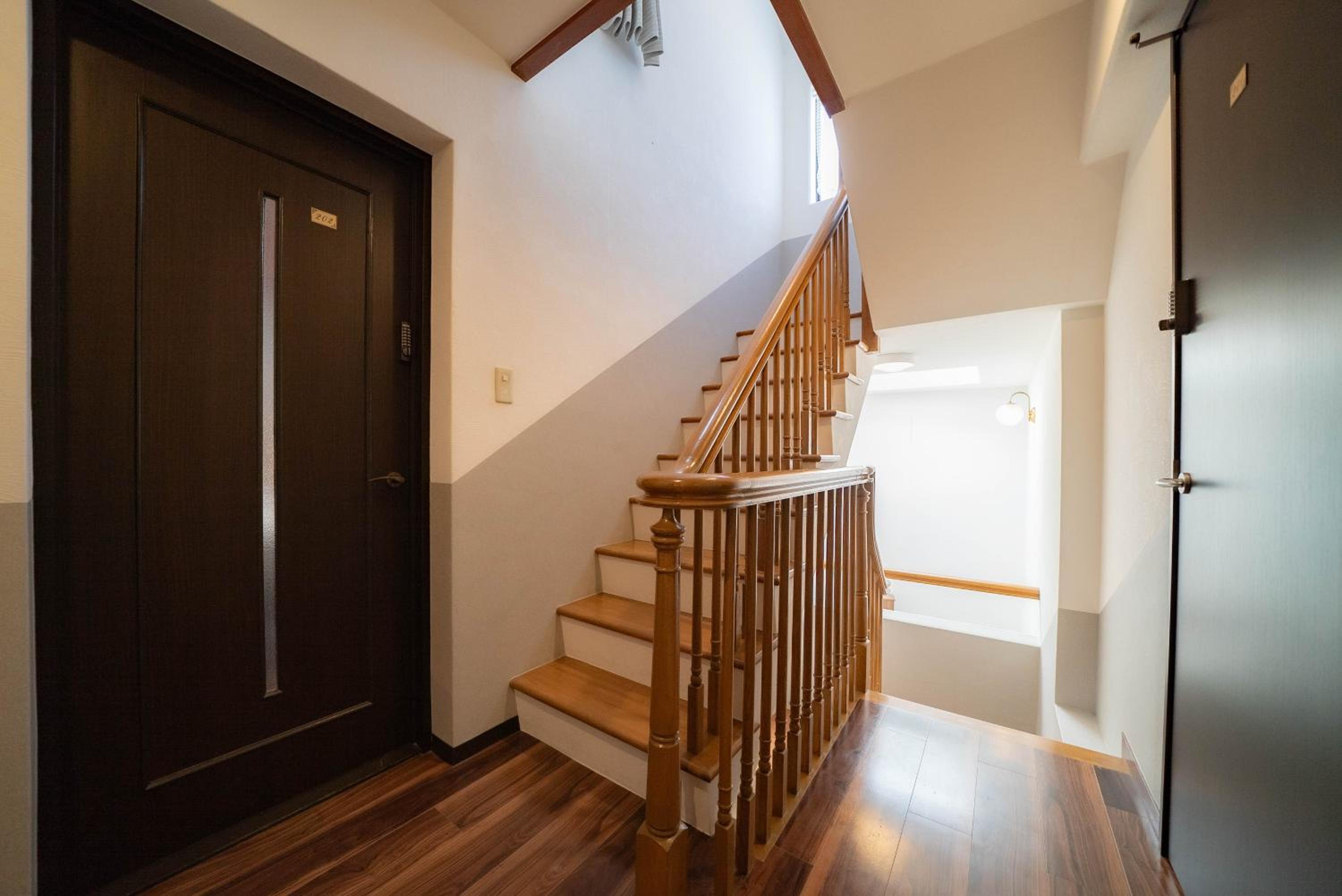 Luxury villa with comfy Kingbeds Near train station