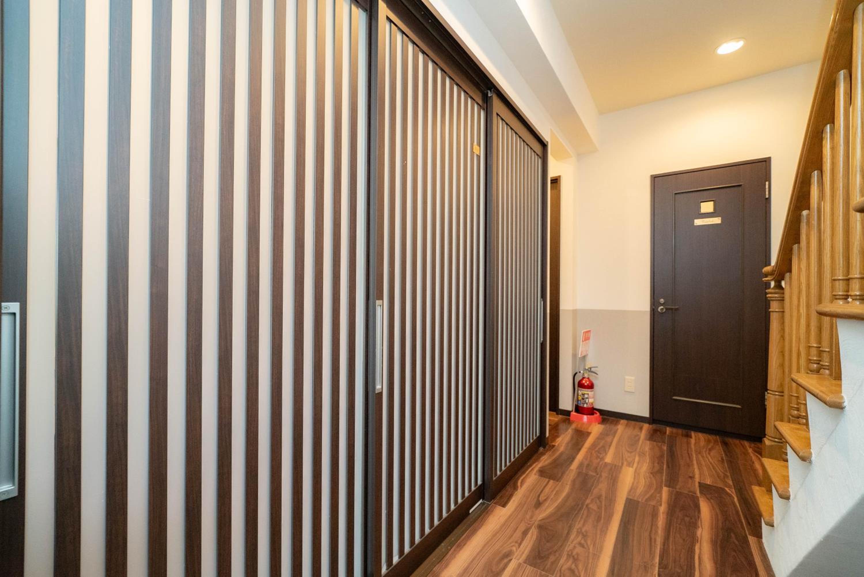 Luxury villa with comfy Kingbeds Near train station