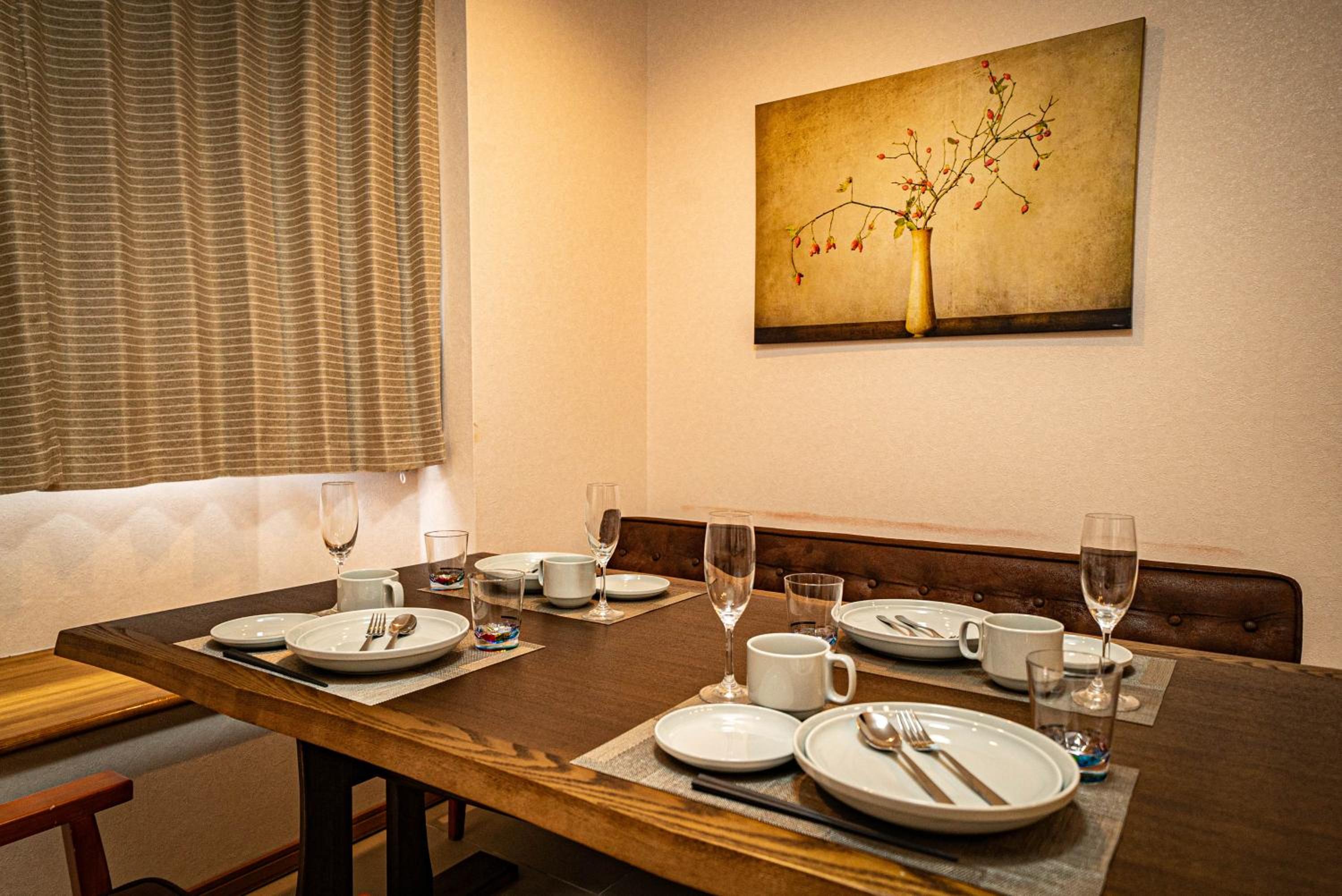 Luxury villa with comfy Kingbeds Near train station