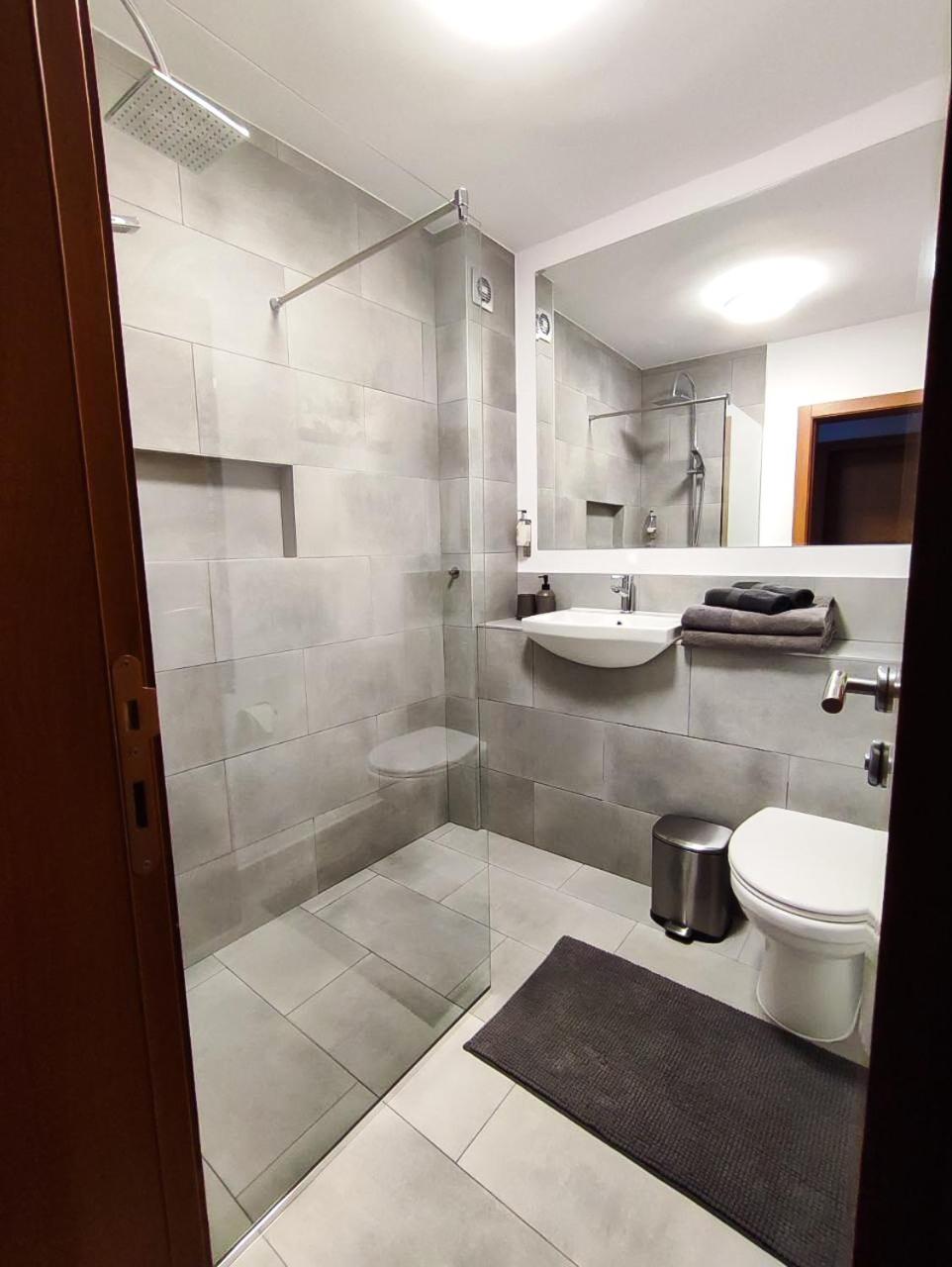 GALA 2Bedroom Apartment 200m from Gondola