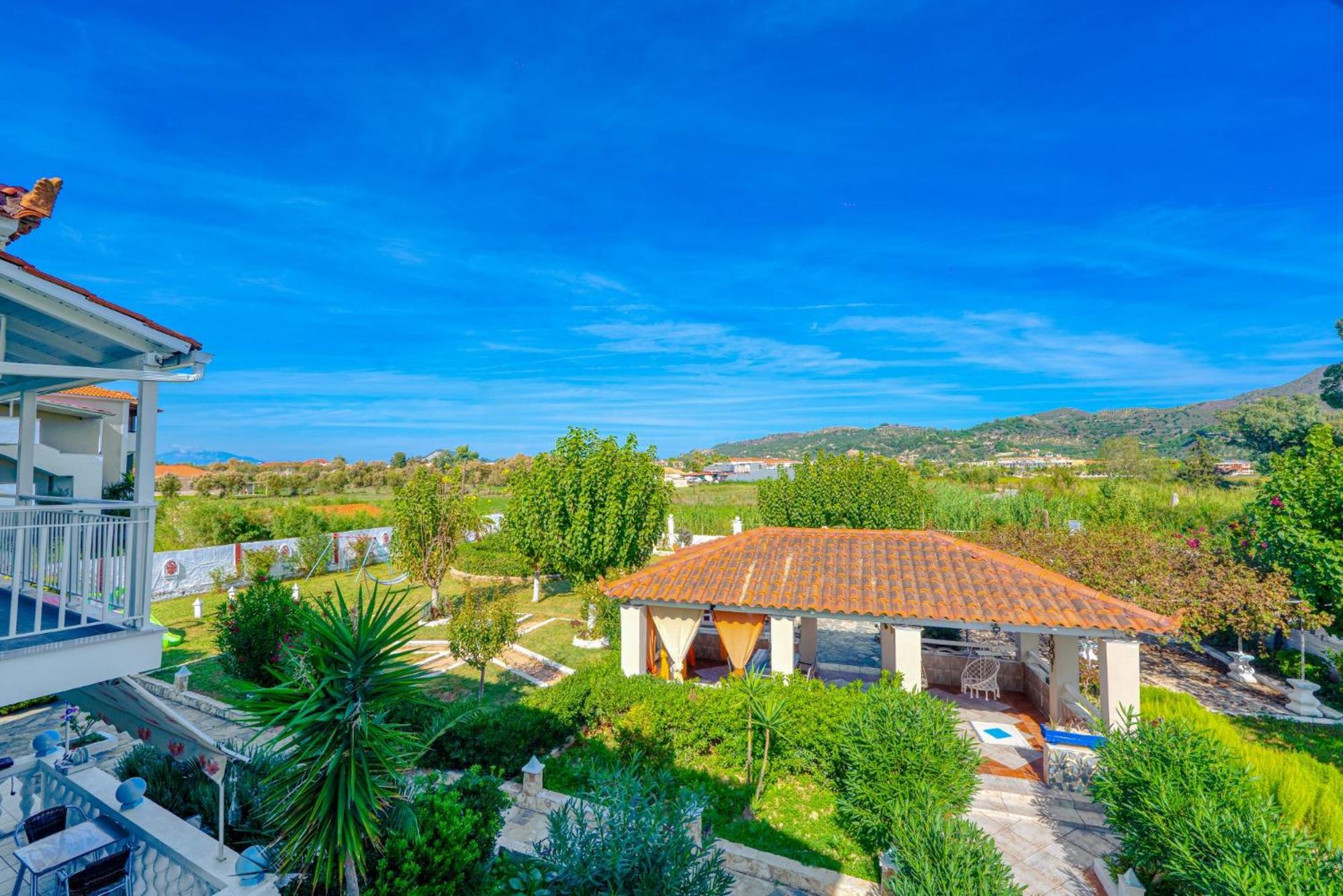 Stathis Rooms - 300m from Kalamaki Beach, by ZanteWize
