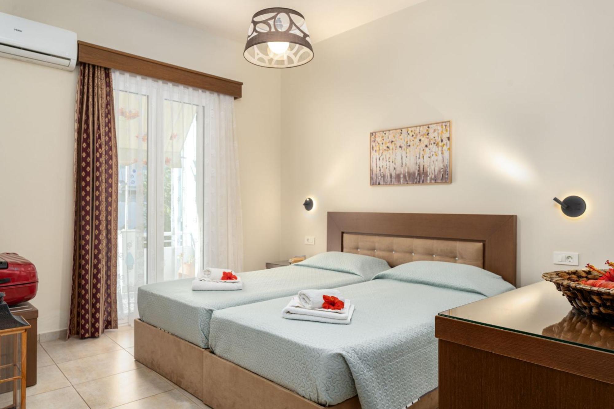 Stathis Rooms - 300m from Kalamaki Beach, by ZanteWize photo 5