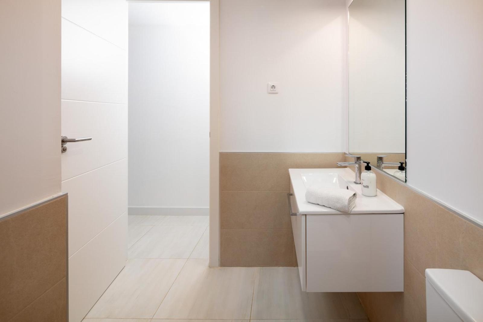 Las Olas Apartment by Alfresco Stays
