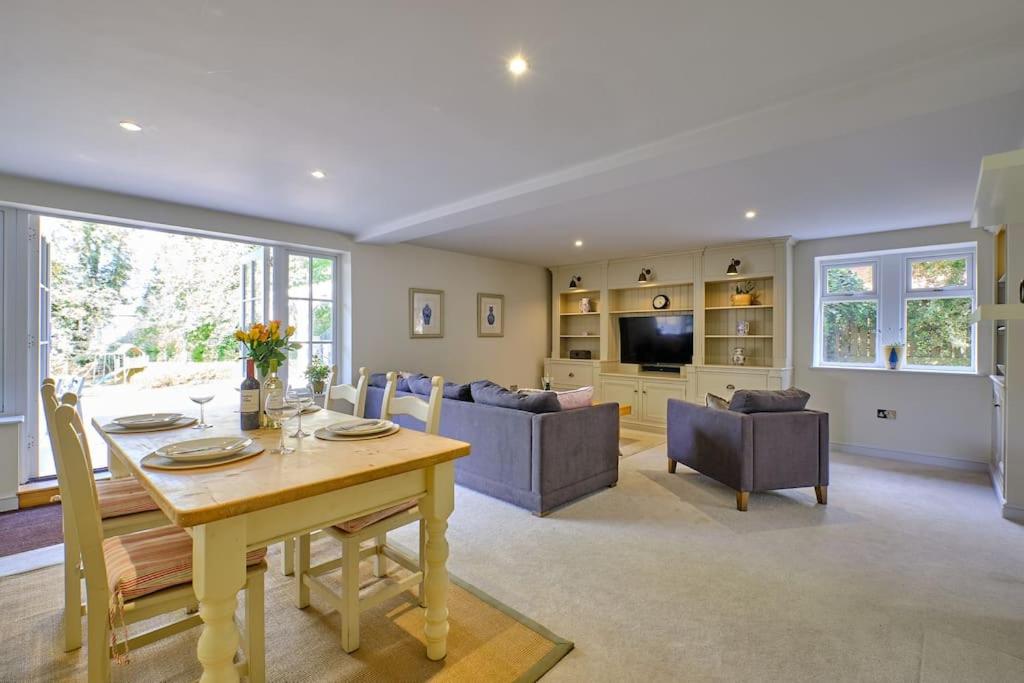 Beautiful flat in Harrogate, 2 kingsize beds view 4