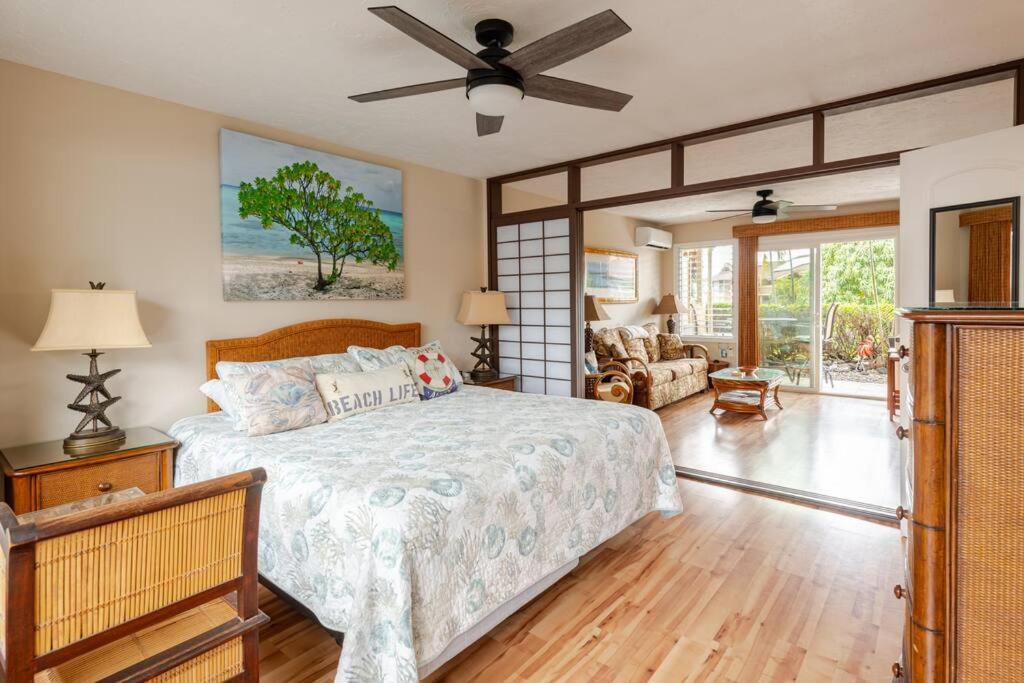 Peek-a-boo Ocean View 1br1ba AC Condo Kona Shores view 2