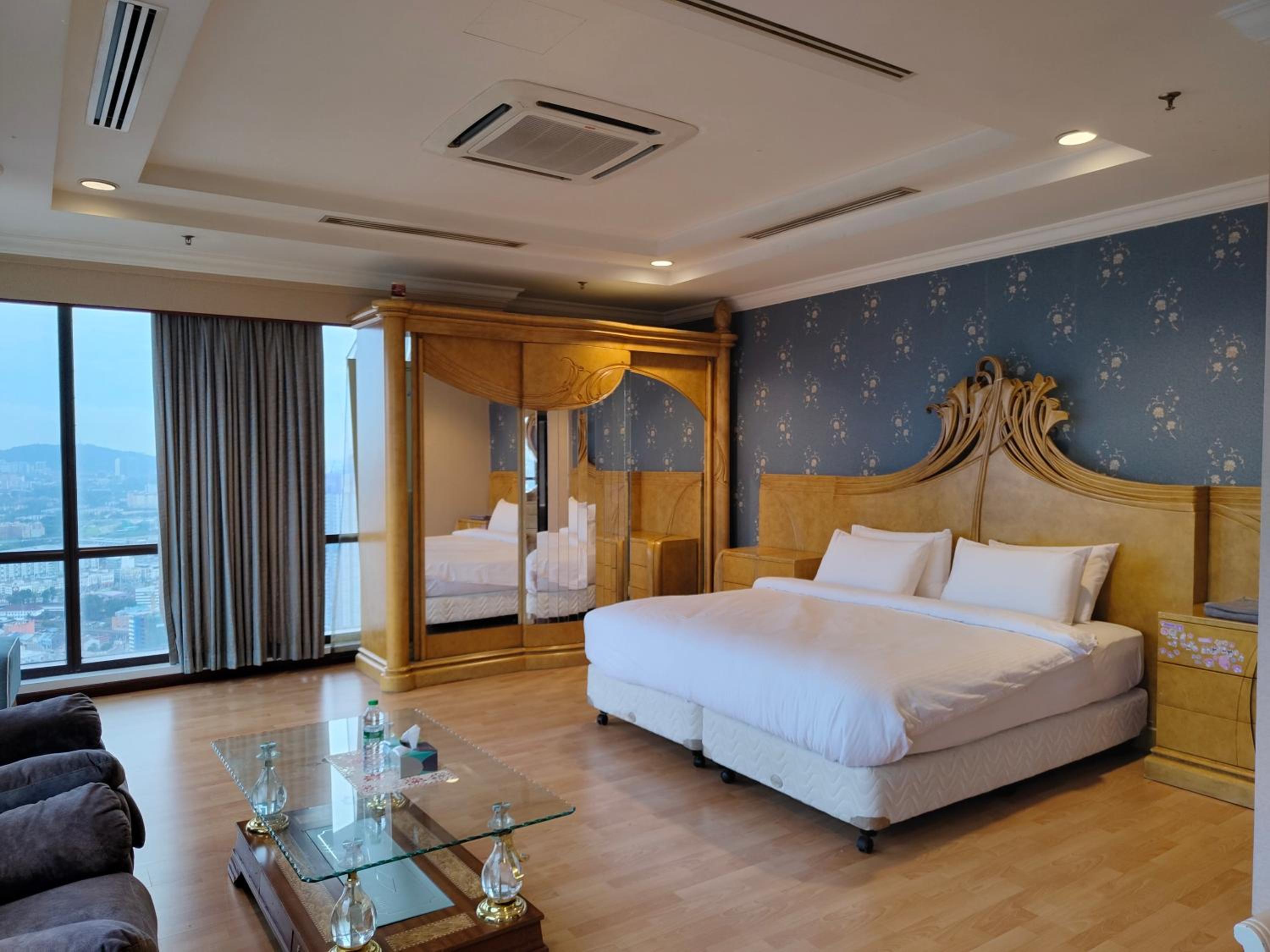 Penthouse Duplex with KLCC Views At Times Square