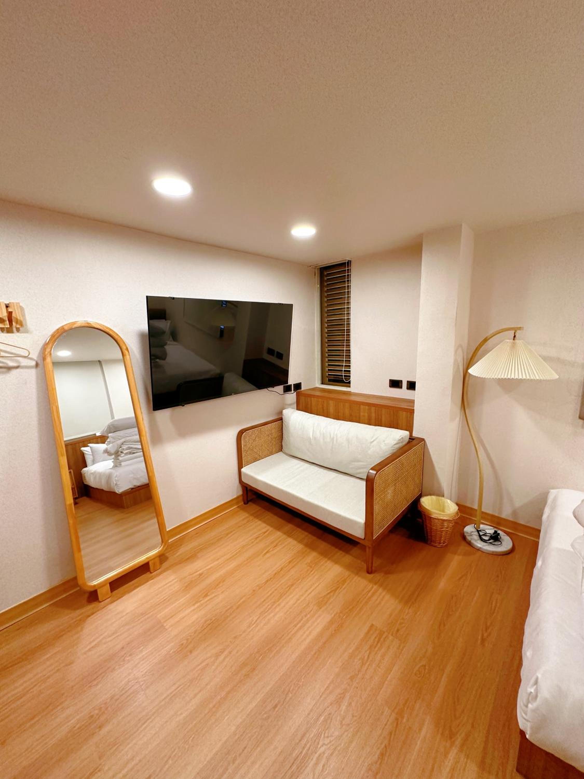 Cat Tail Pocket Inn Ximen
