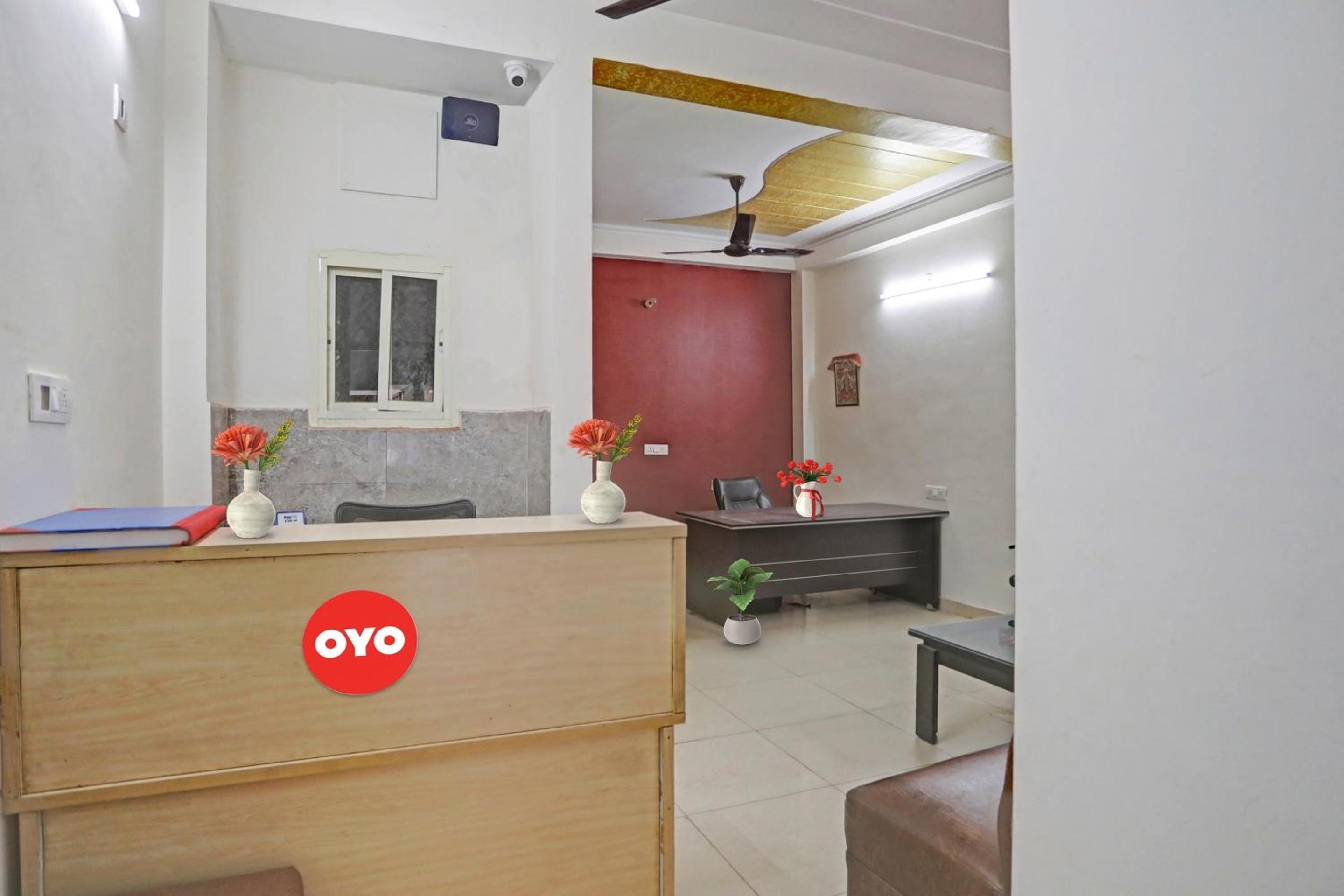 Lobby & Reception