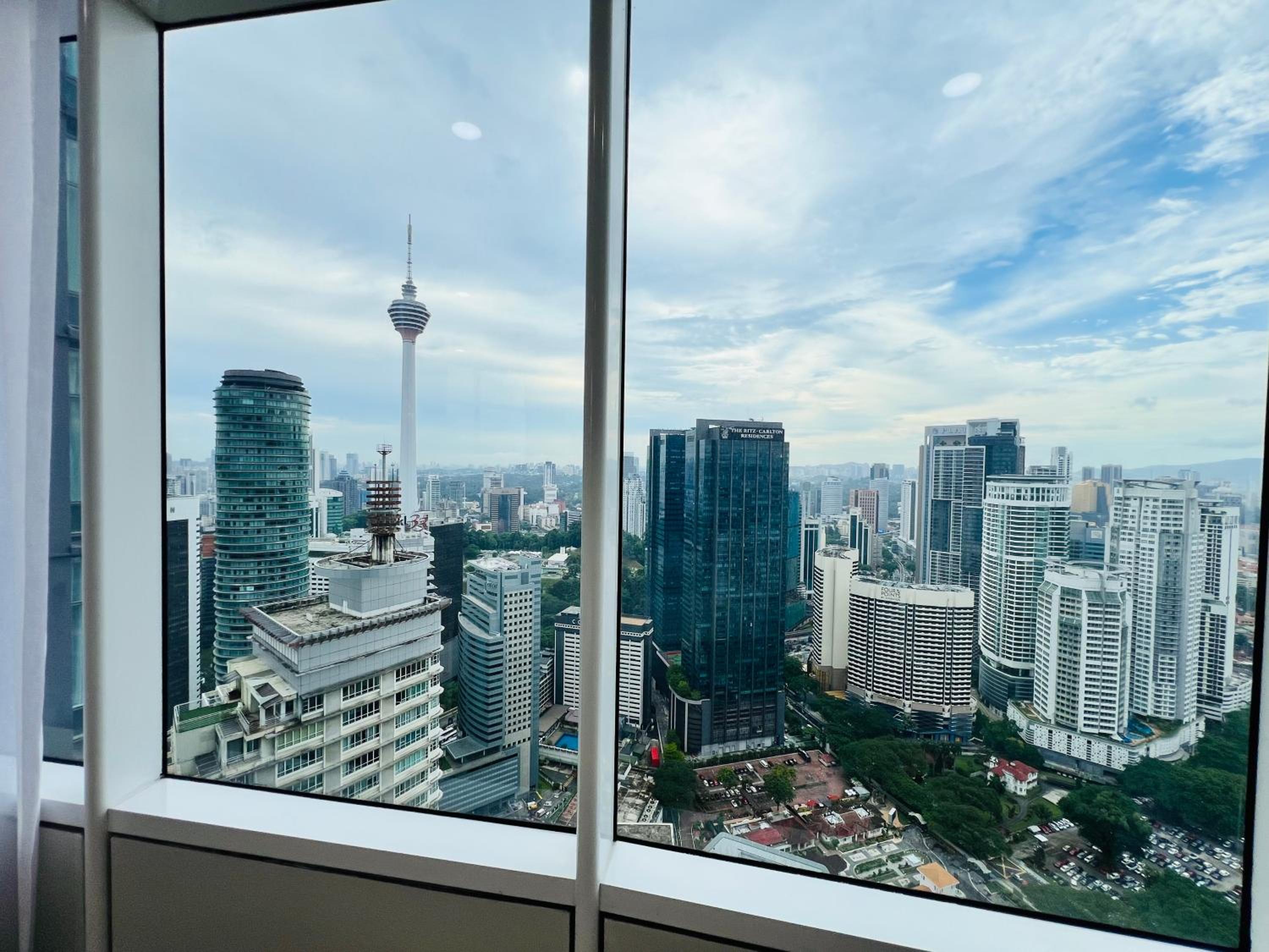 Sky Suites at KLCC by Mitstay