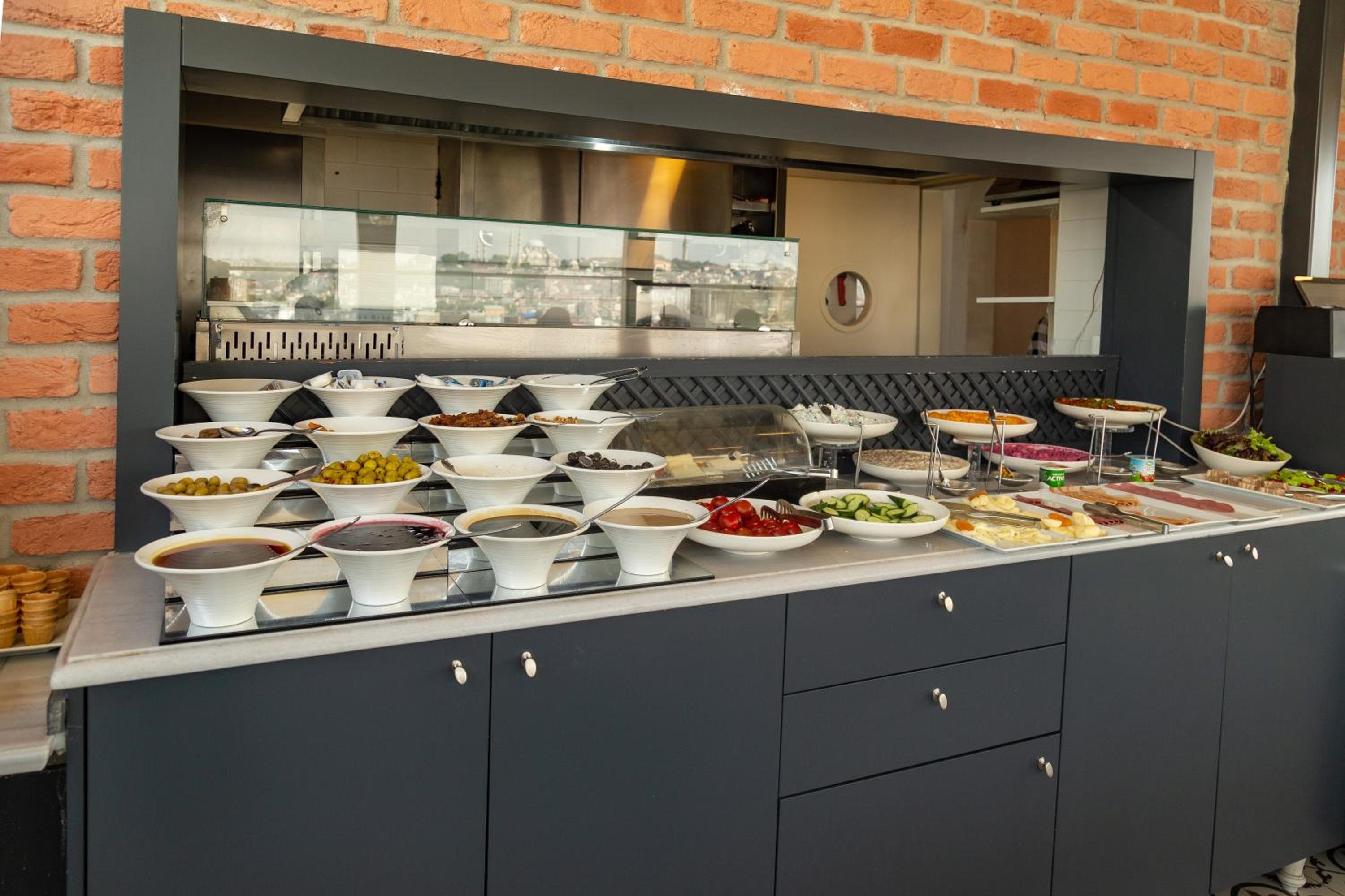 Meroddi La Porta Otel - Image 77